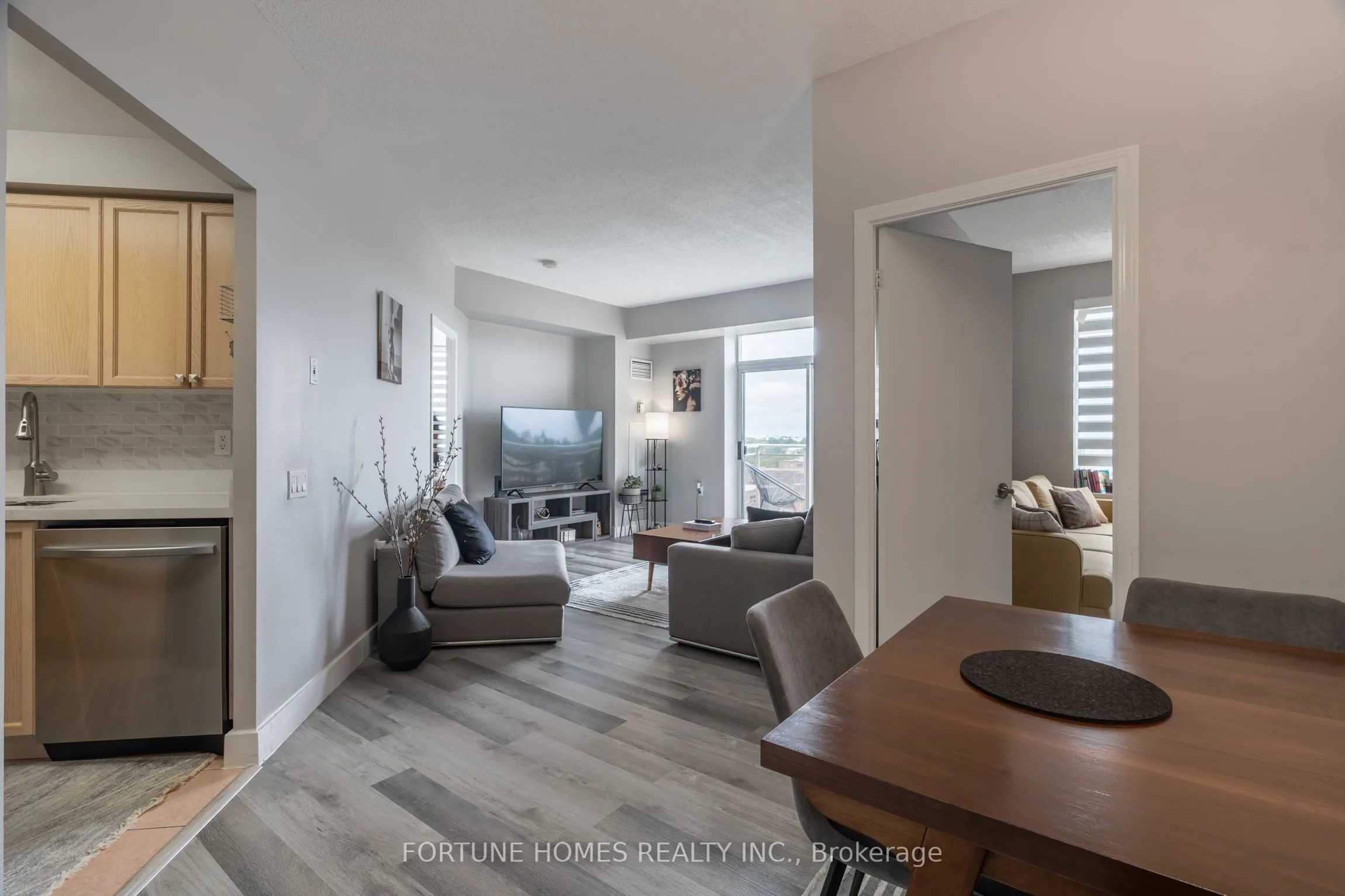 650 Lawrence Avenue W, #816
