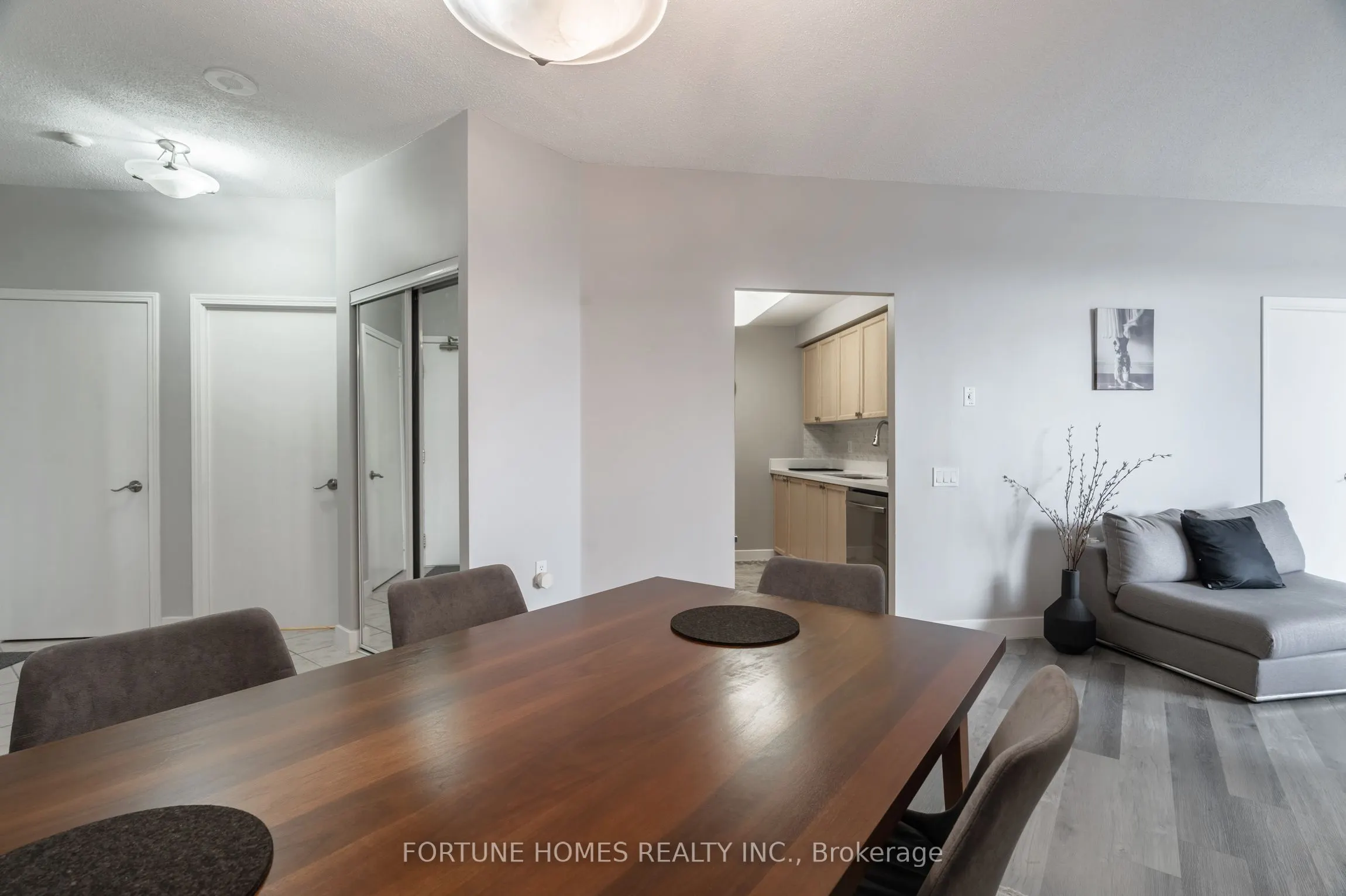 650 Lawrence Avenue W, #816