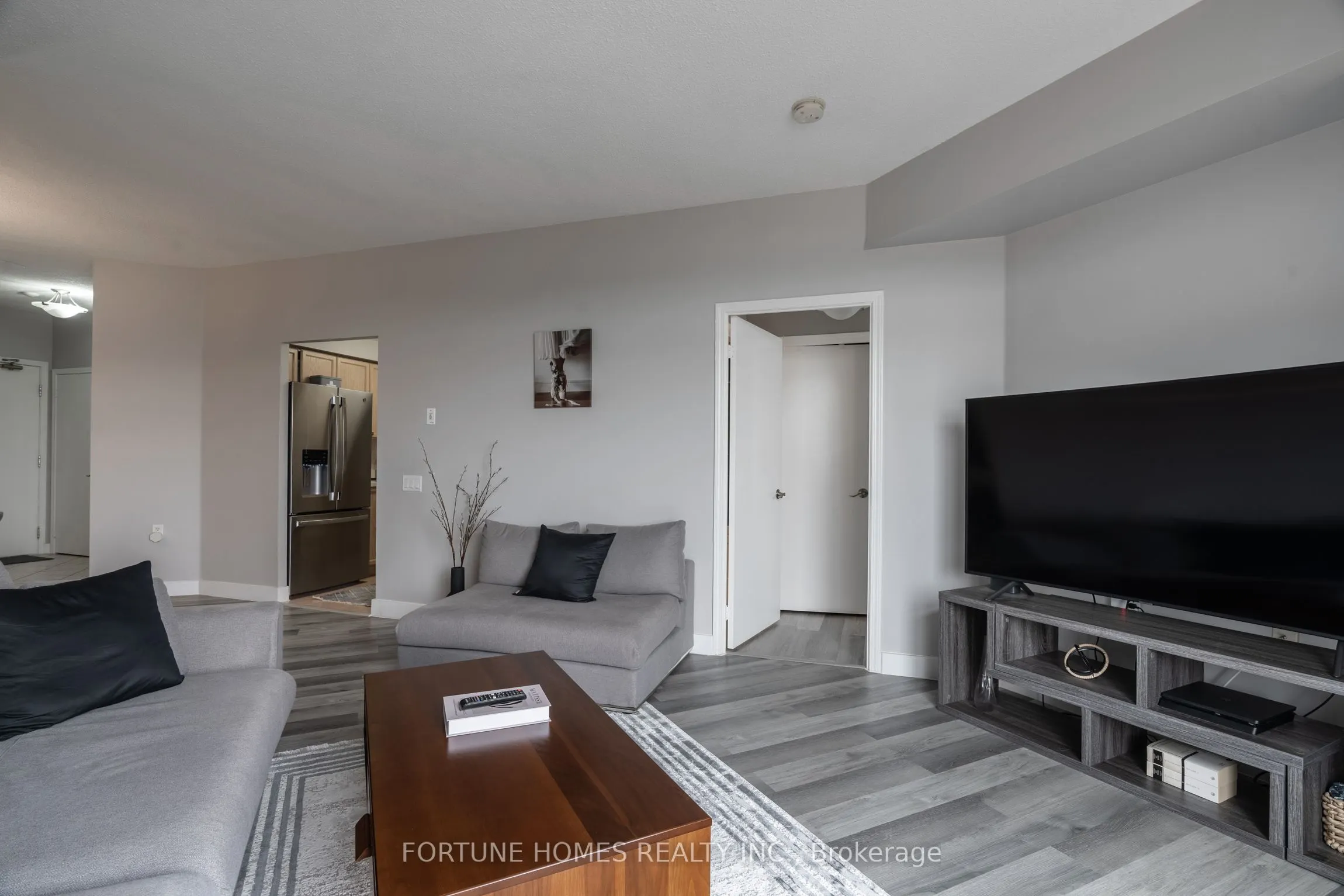 650 Lawrence Avenue W, #816