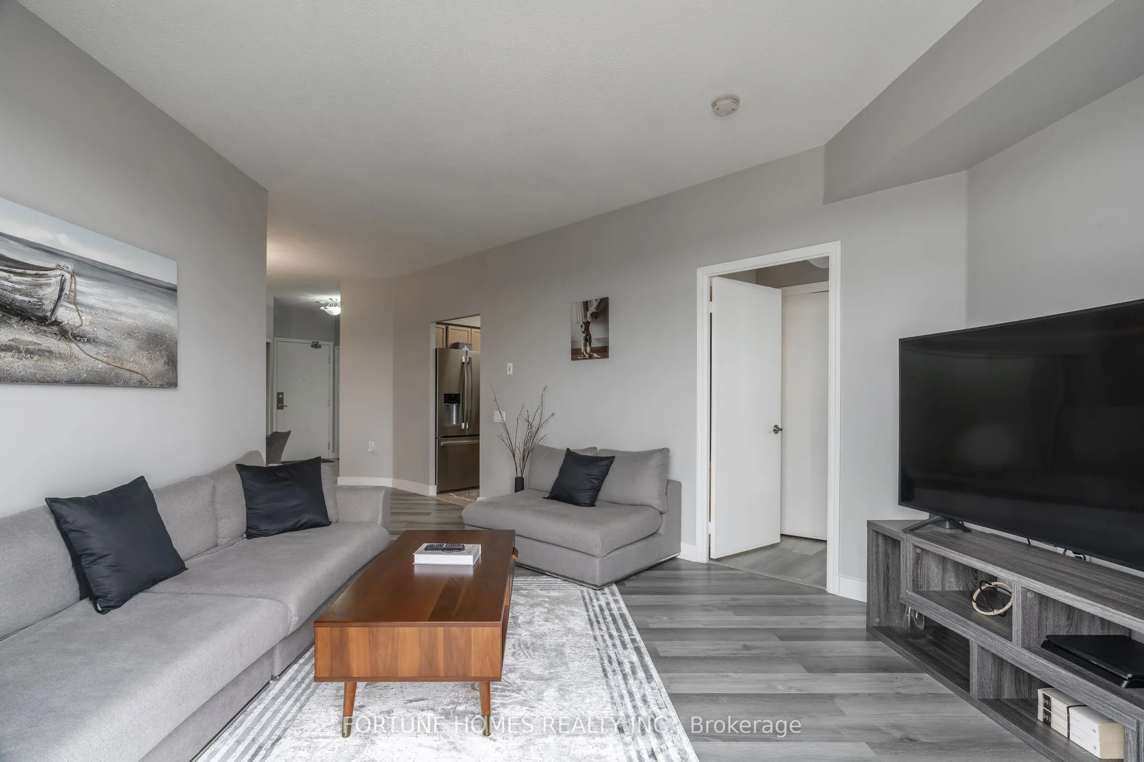 650 Lawrence Avenue W, #816