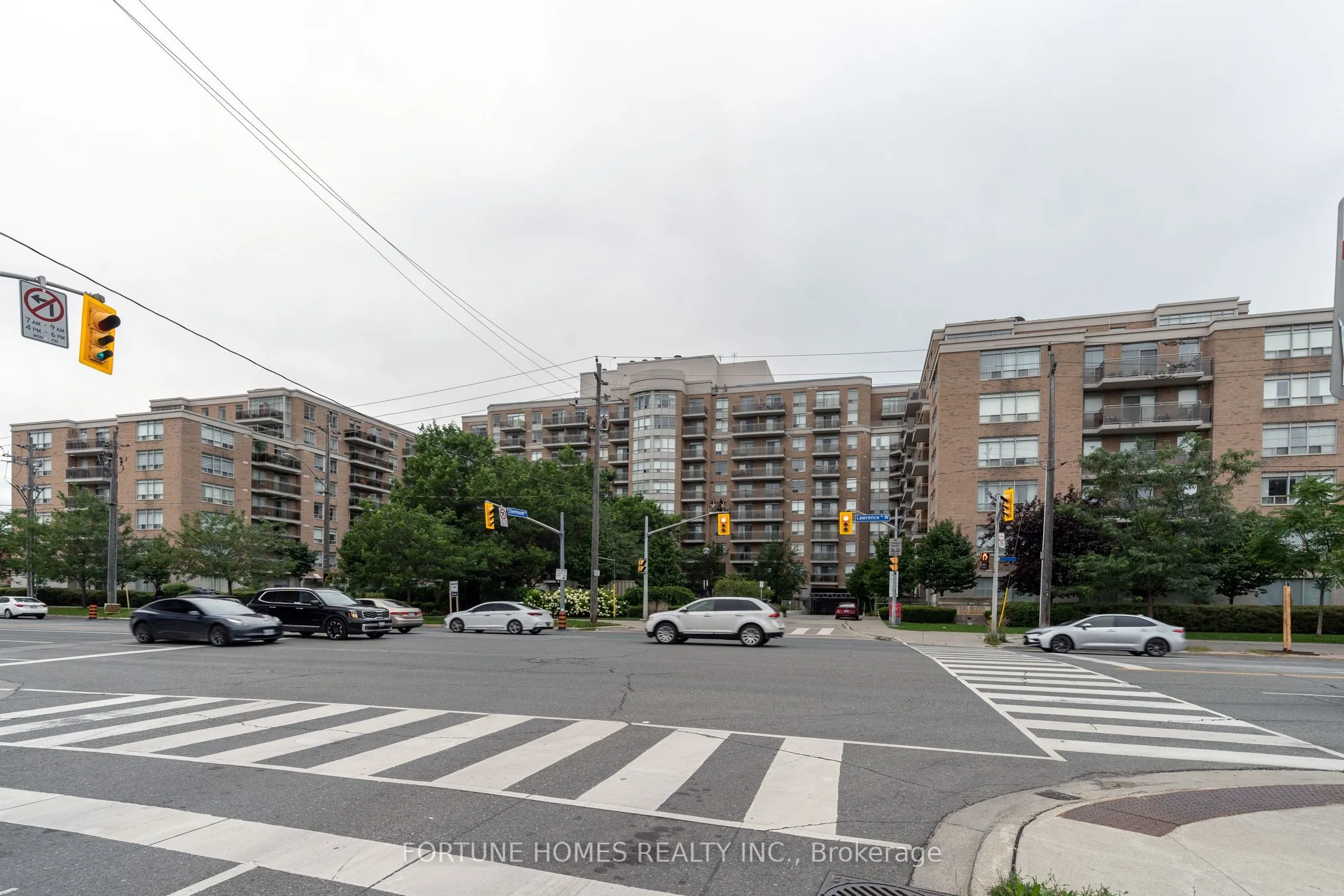 650 Lawrence Avenue W, #816