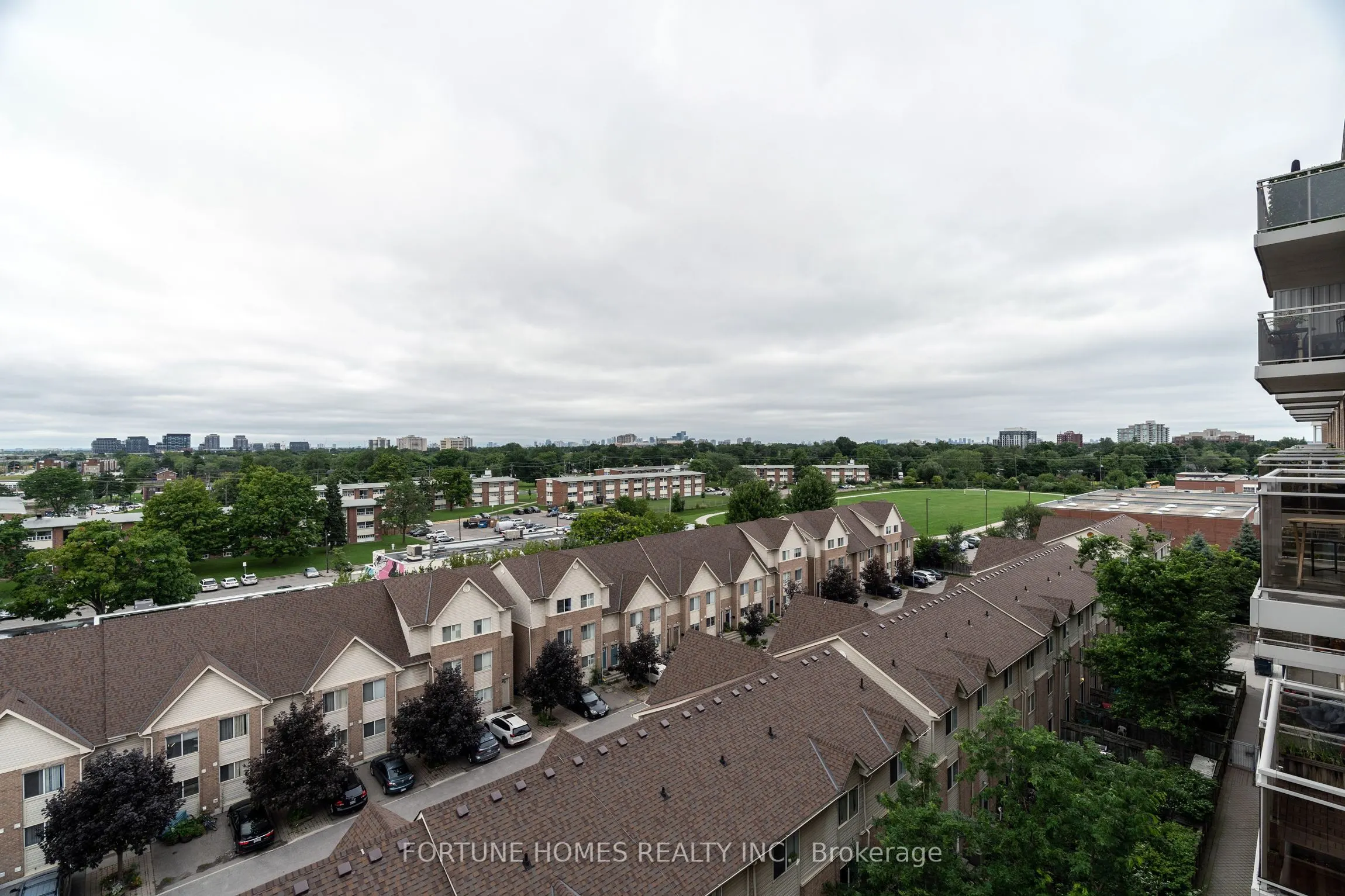 650 Lawrence Avenue W, #816