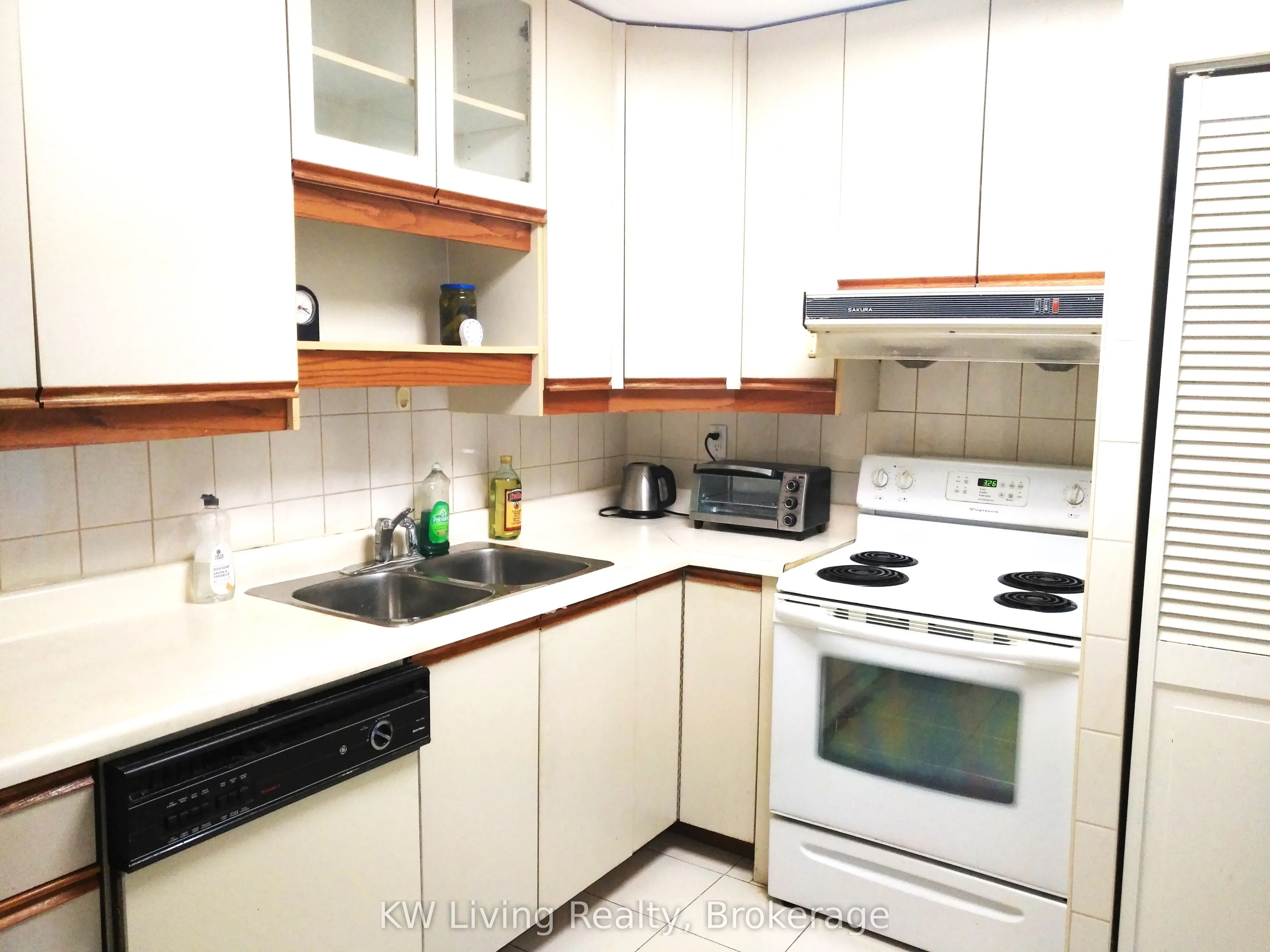 10 Tangreen Court, #1702