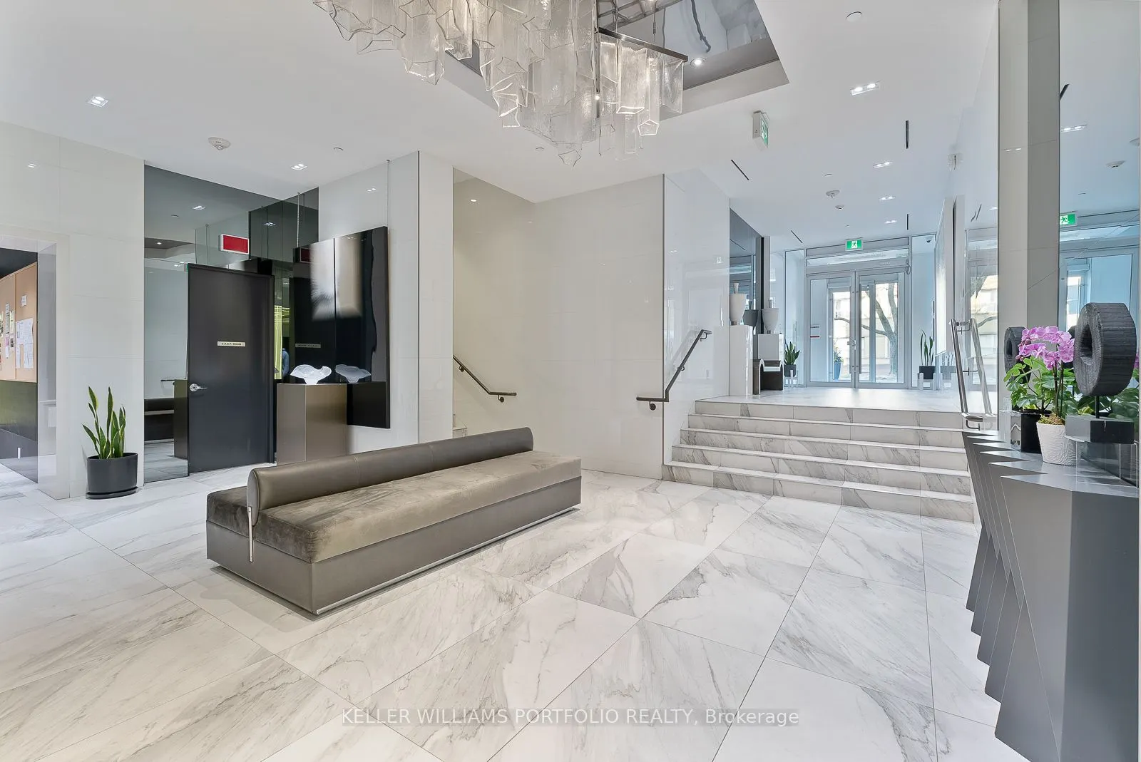 6 Parkwood Avenue, #310