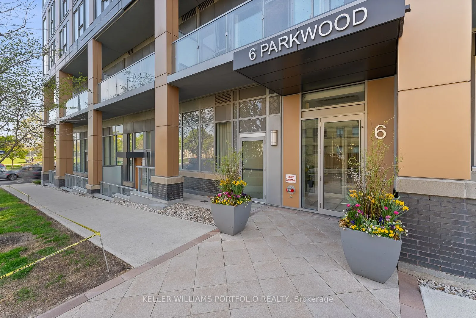6 Parkwood Avenue, #310