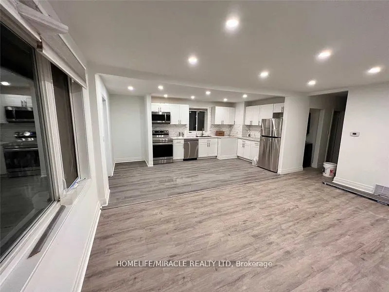 208 Olive Avenue, #Main floor