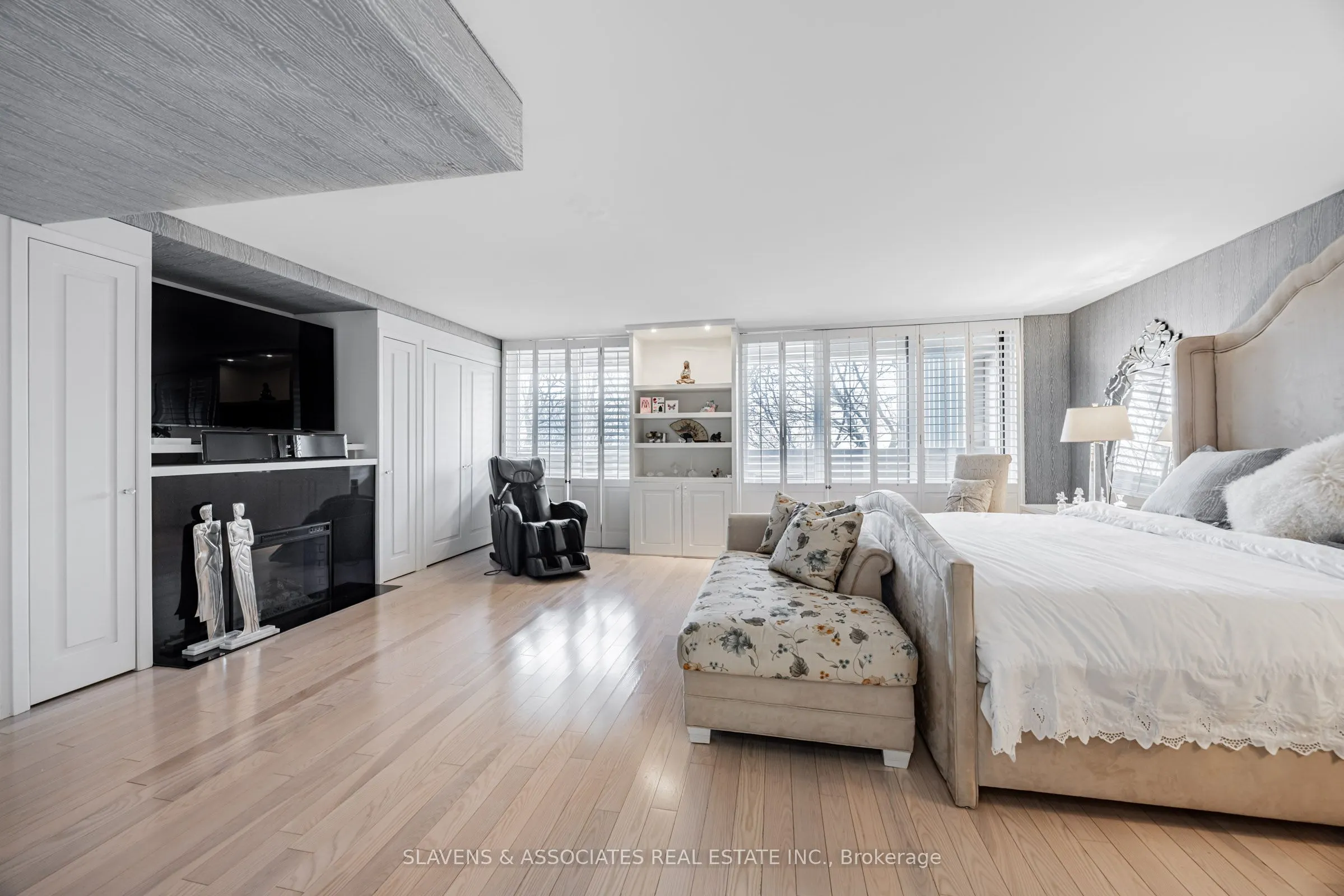 360 Bloor Street E, #106