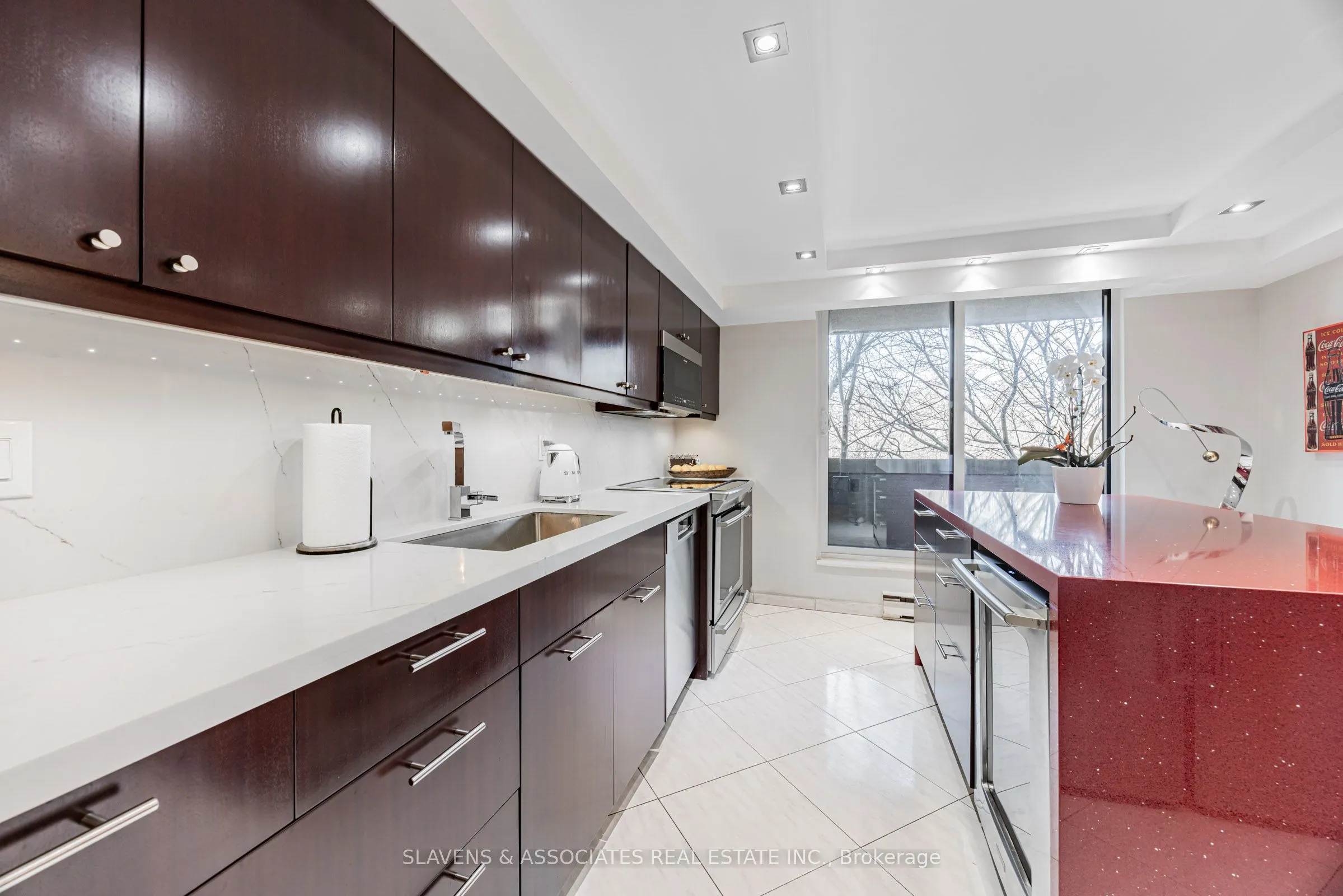 360 Bloor Street E, #106