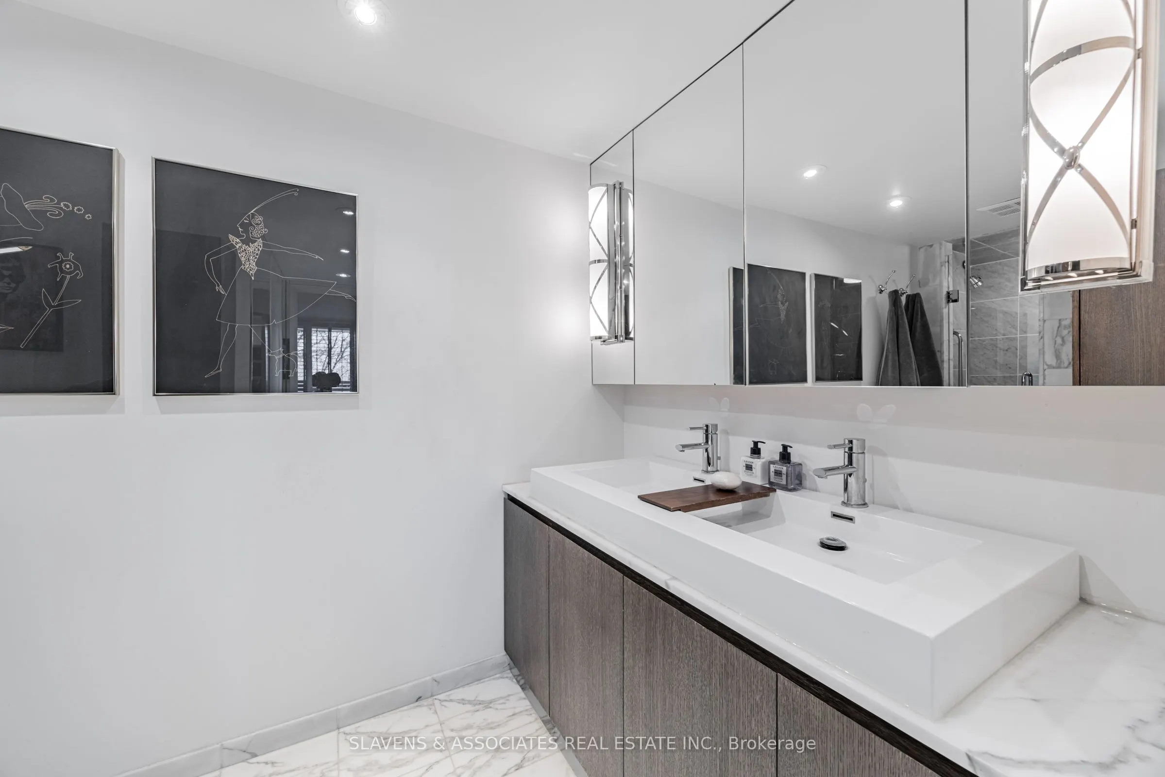 360 Bloor Street E, #106