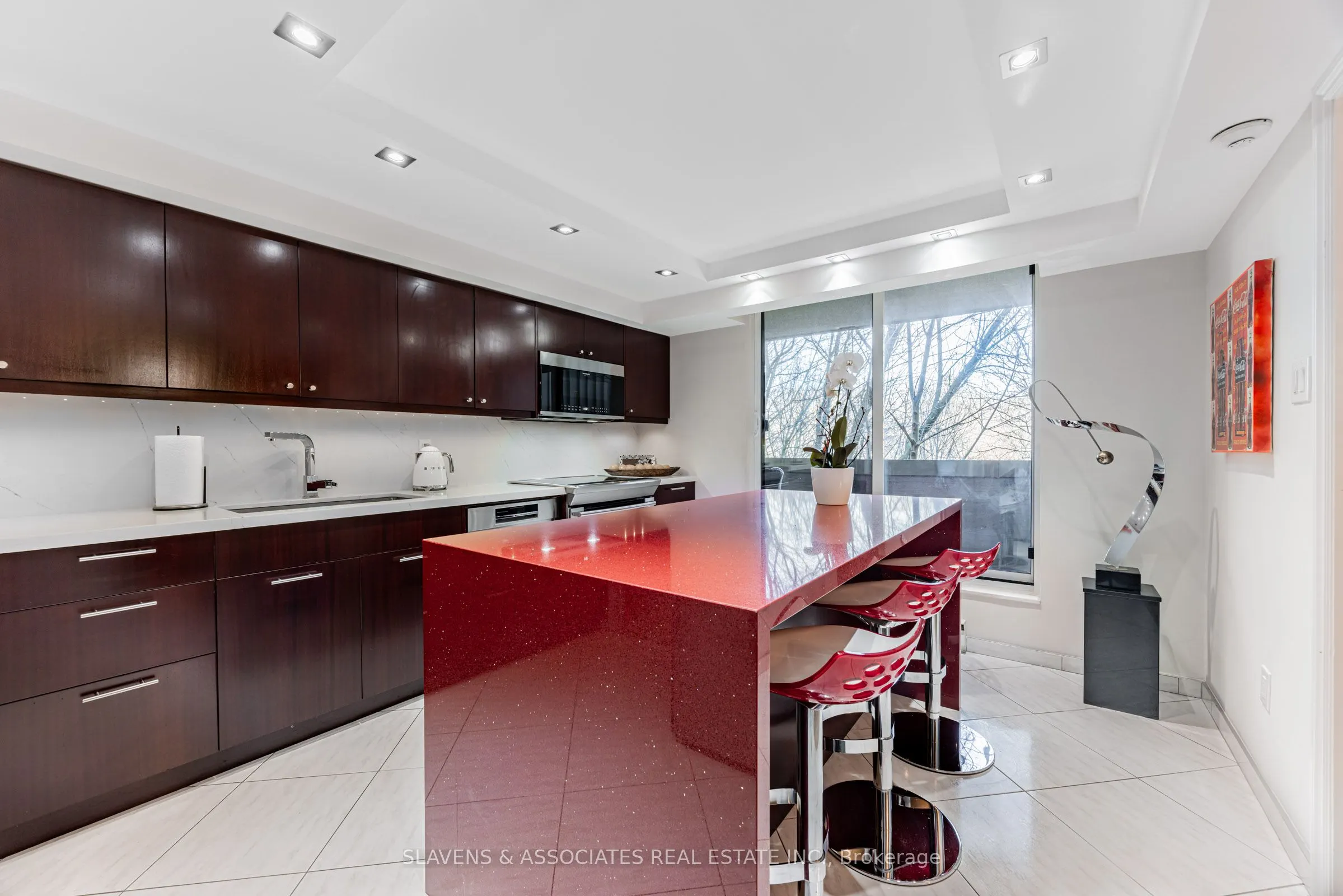 360 Bloor Street E, #106
