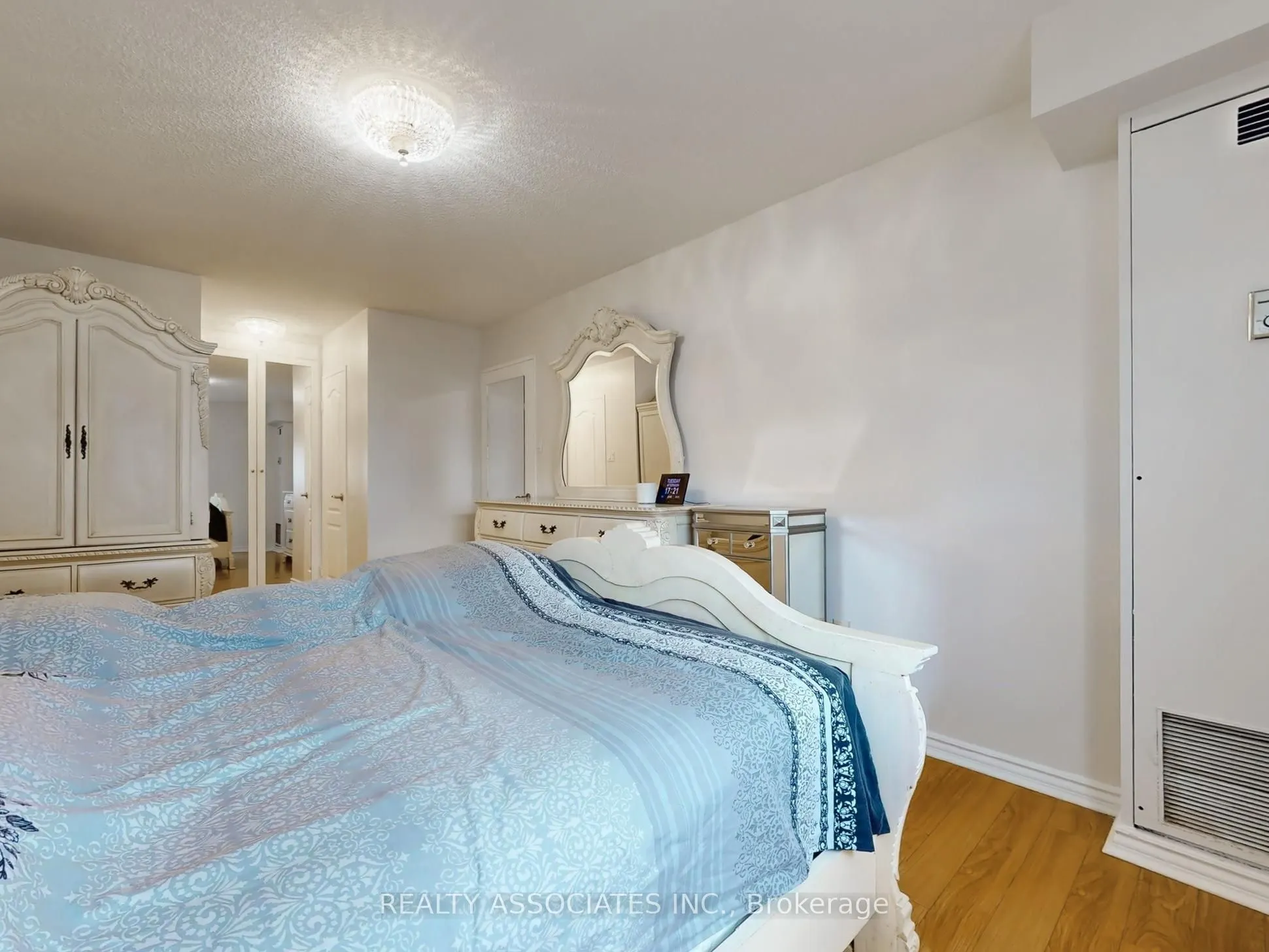 205 Hilda Avenue, #1704