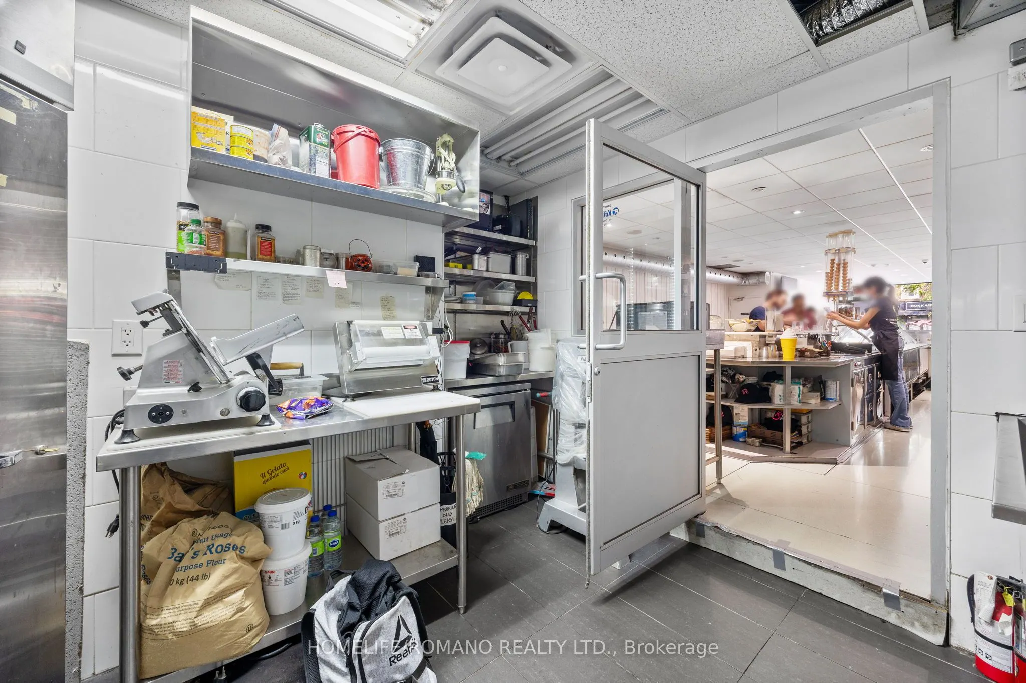2076 Yonge Street