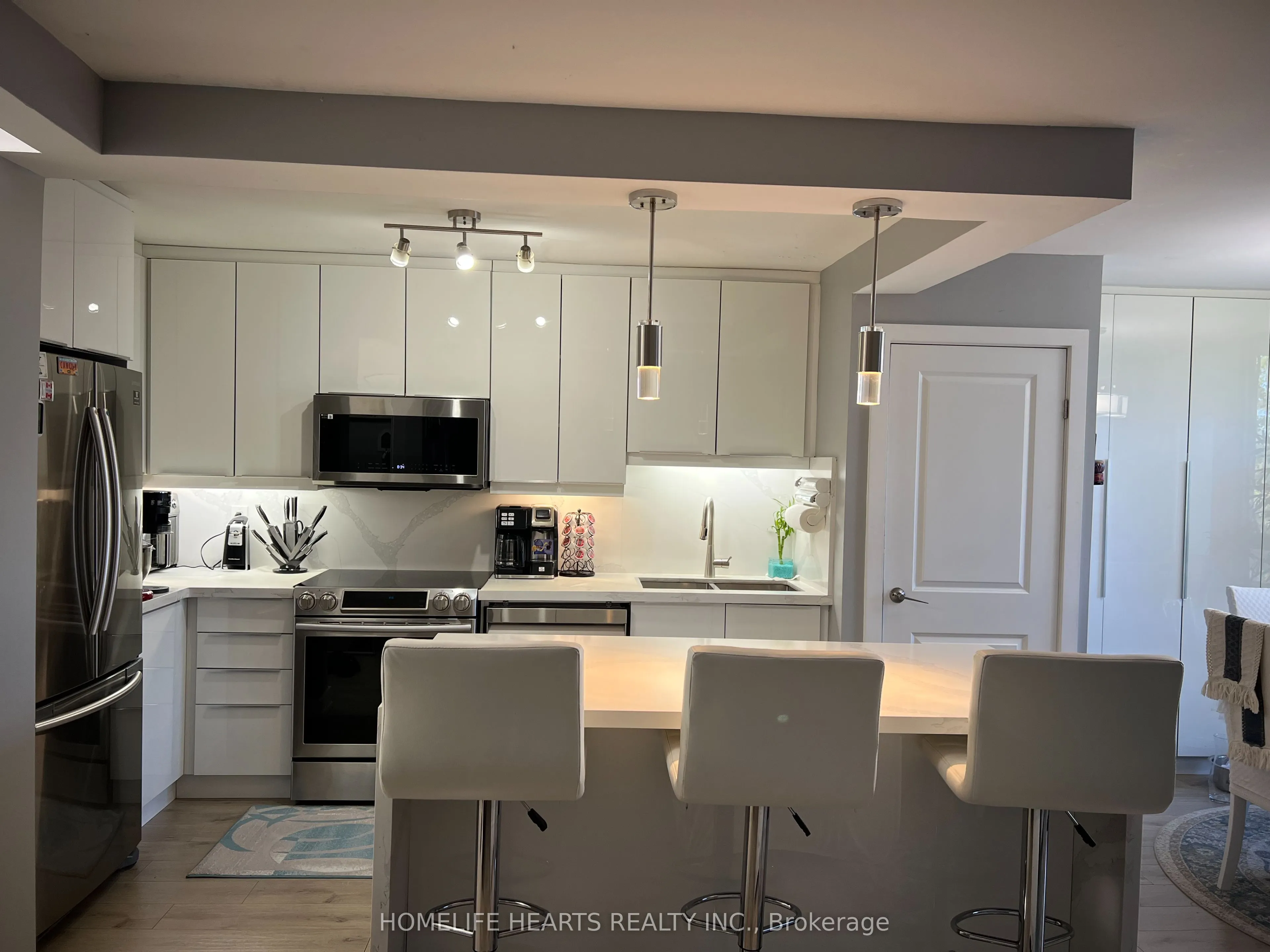 20 Edgecliff Golfway, #315