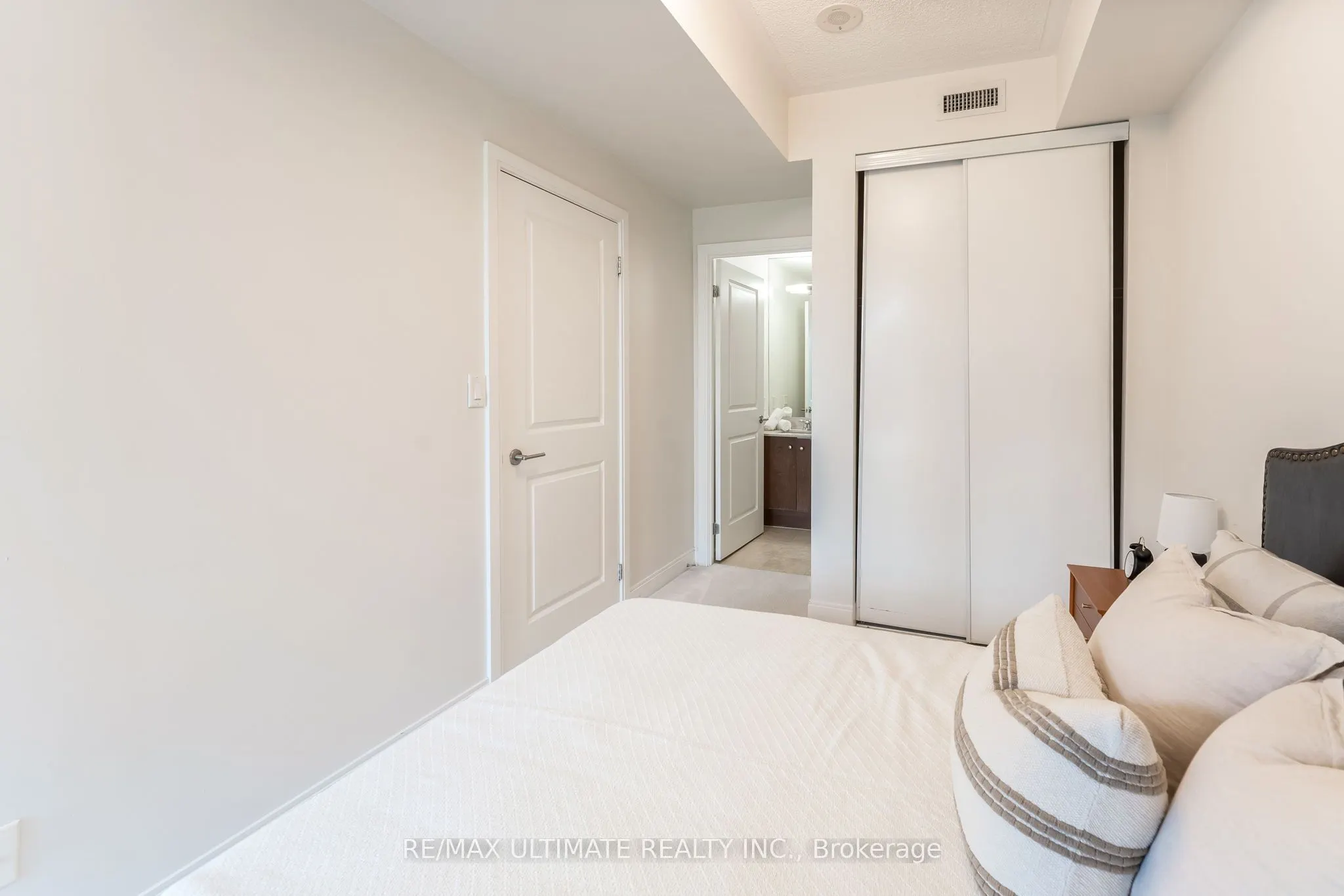 18 Yorkville Avenue, #508