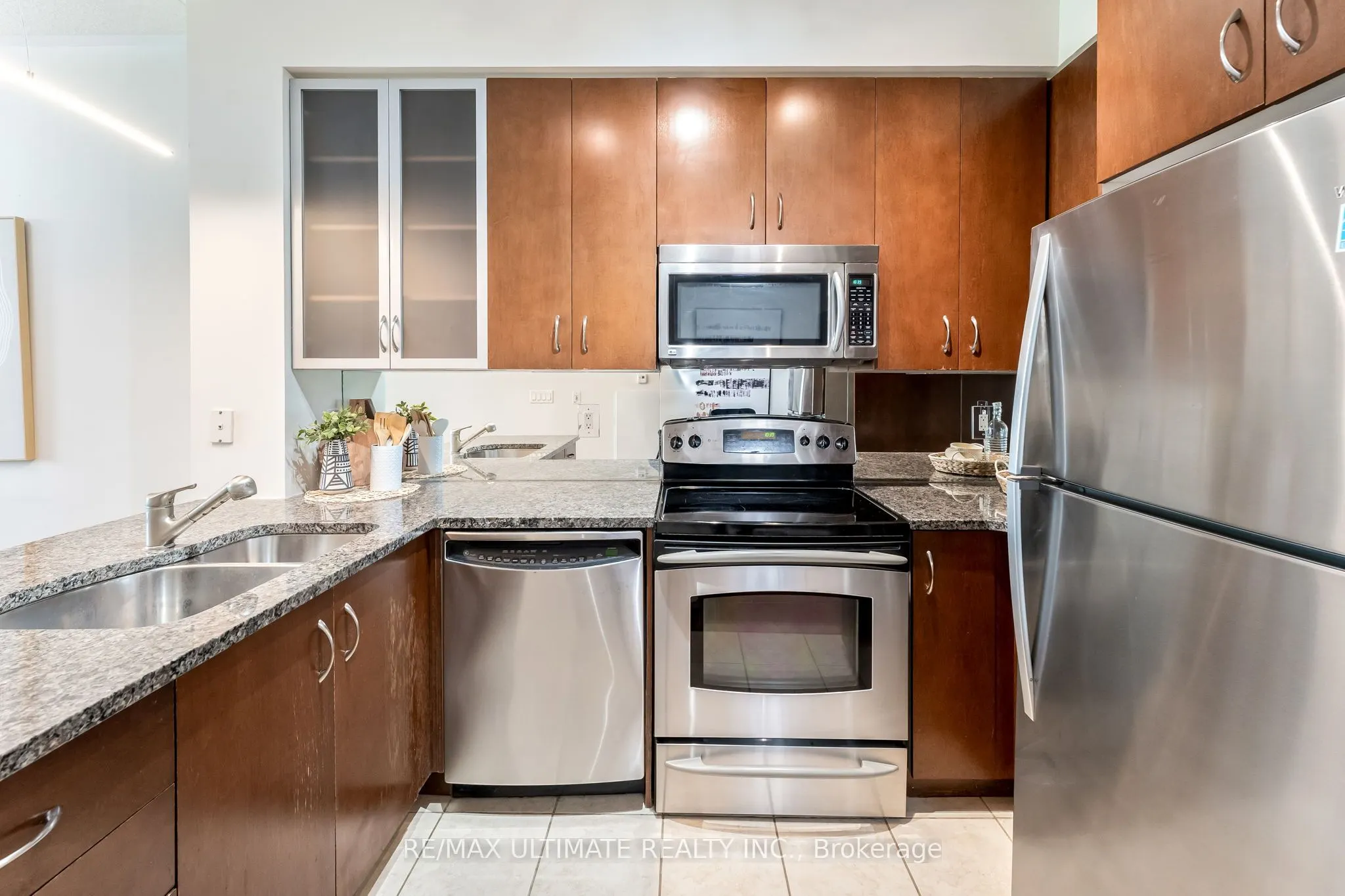 18 Yorkville Avenue, #508