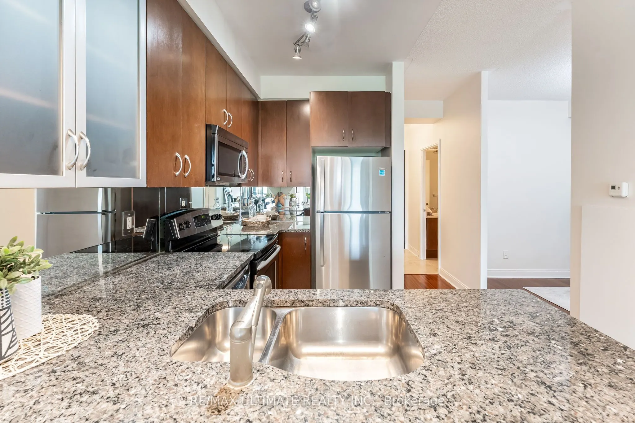 18 Yorkville Avenue, #508