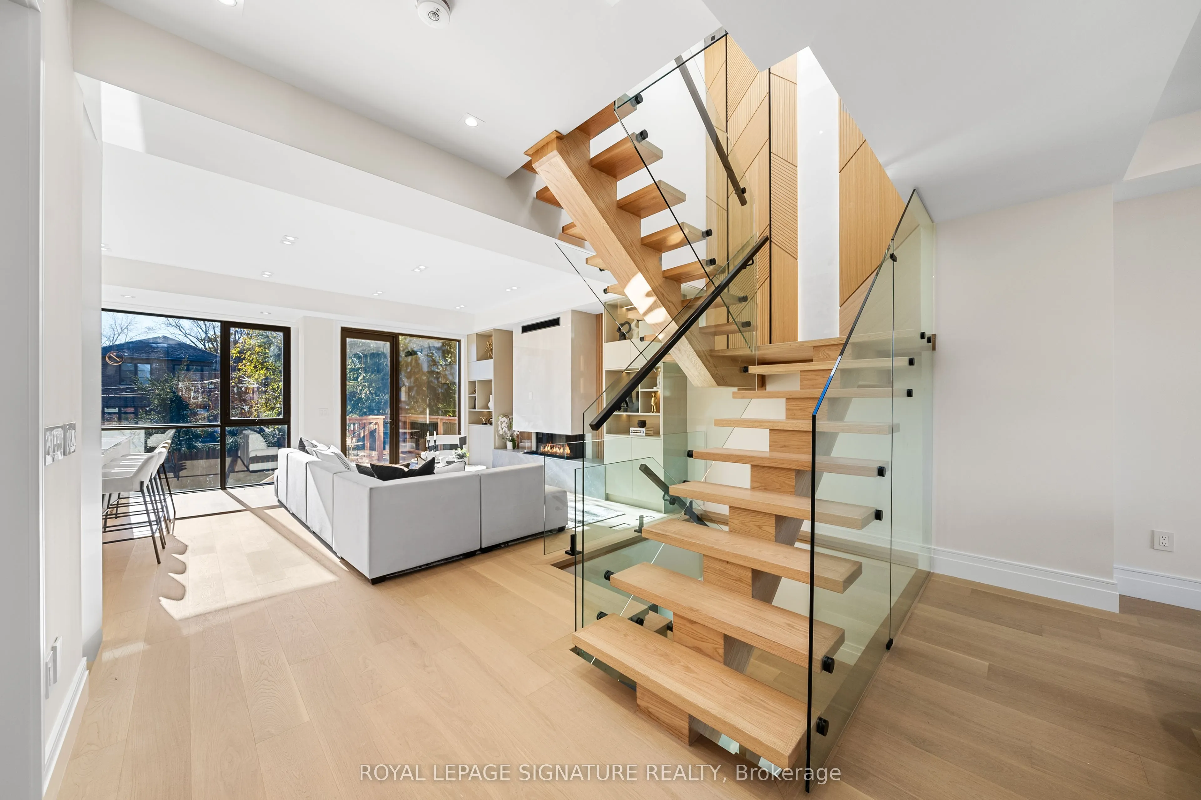 551 Broadway Avenue