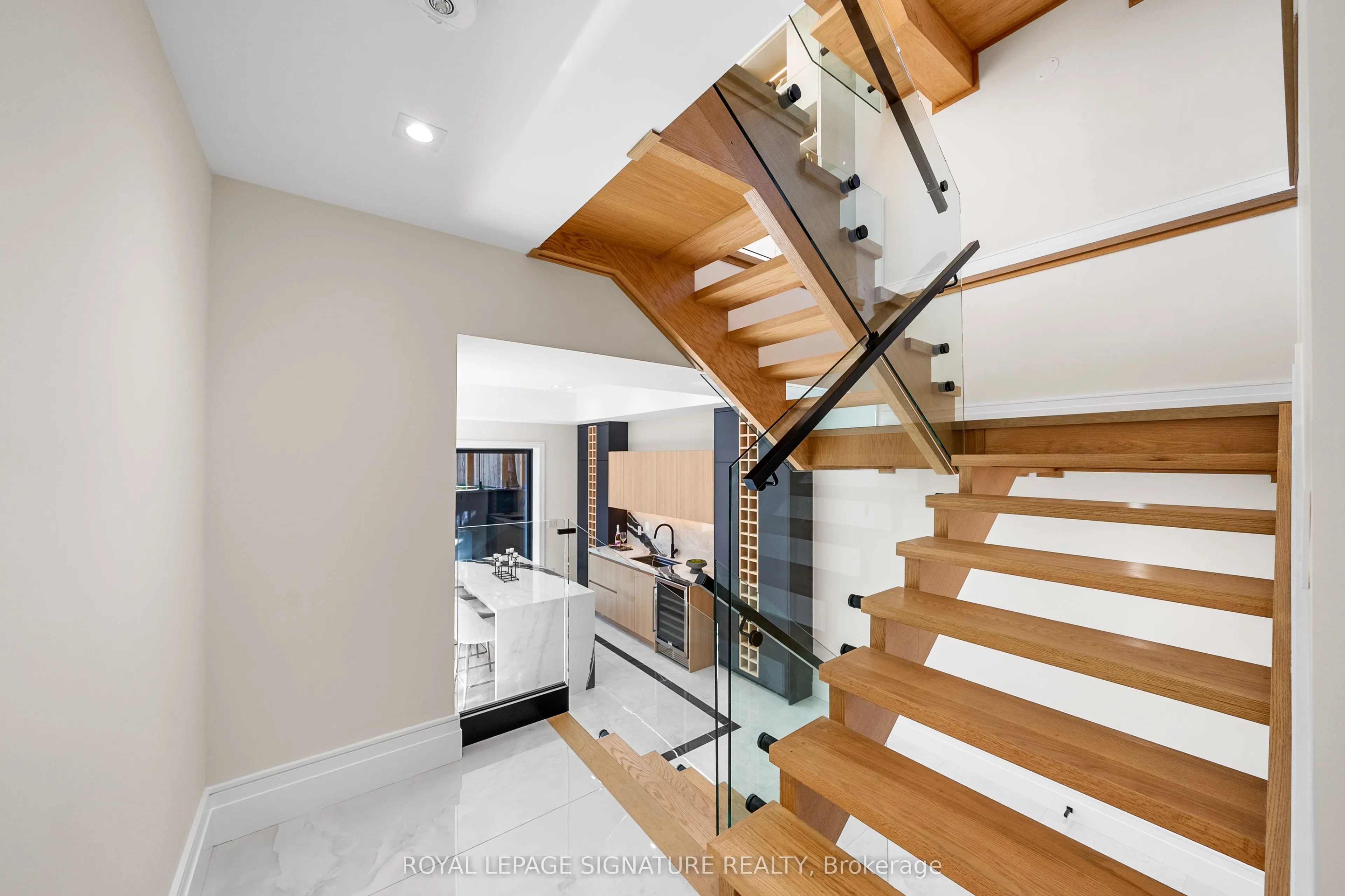 551 Broadway Avenue