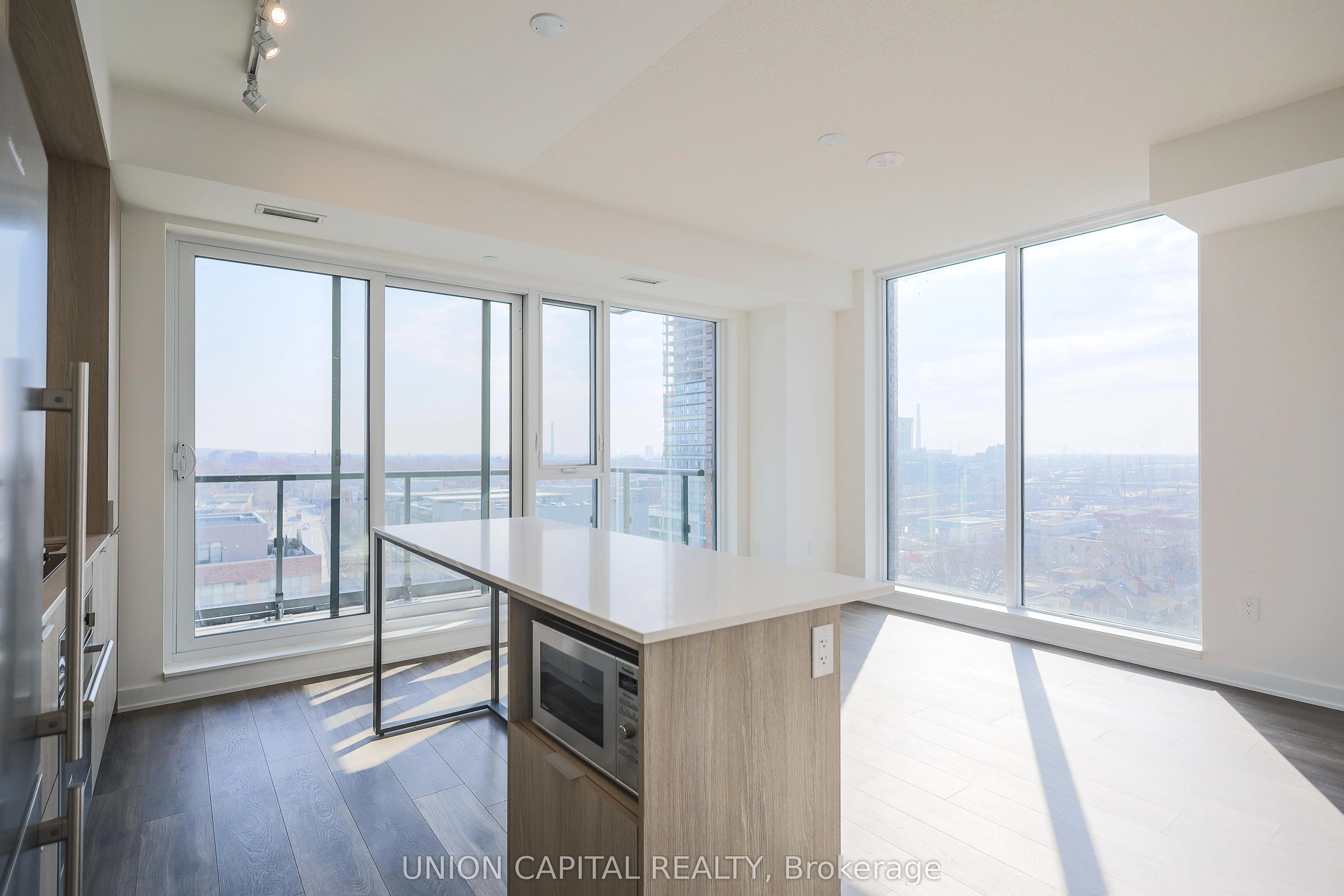 130 RIVER Street, #902