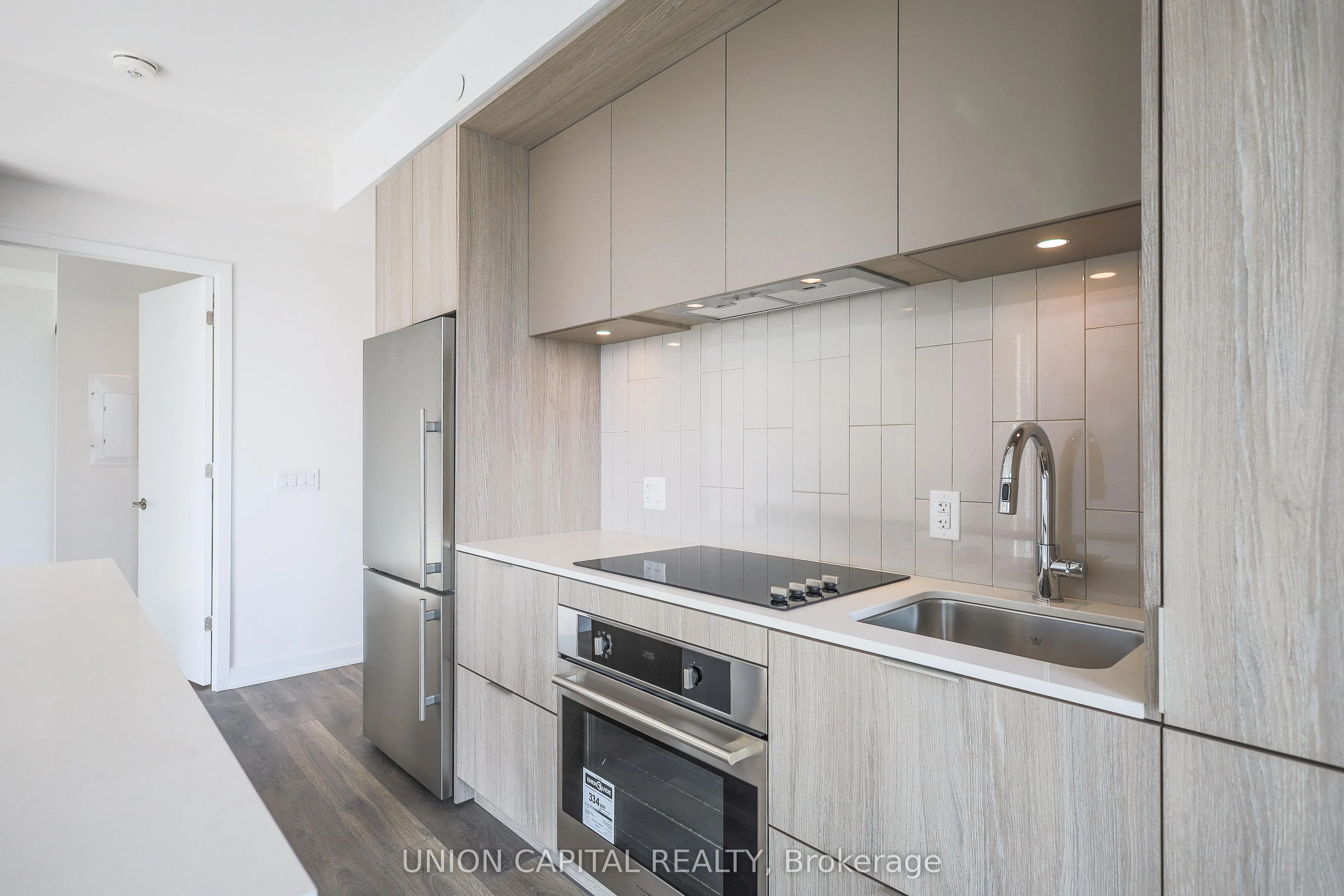 130 RIVER Street, #902