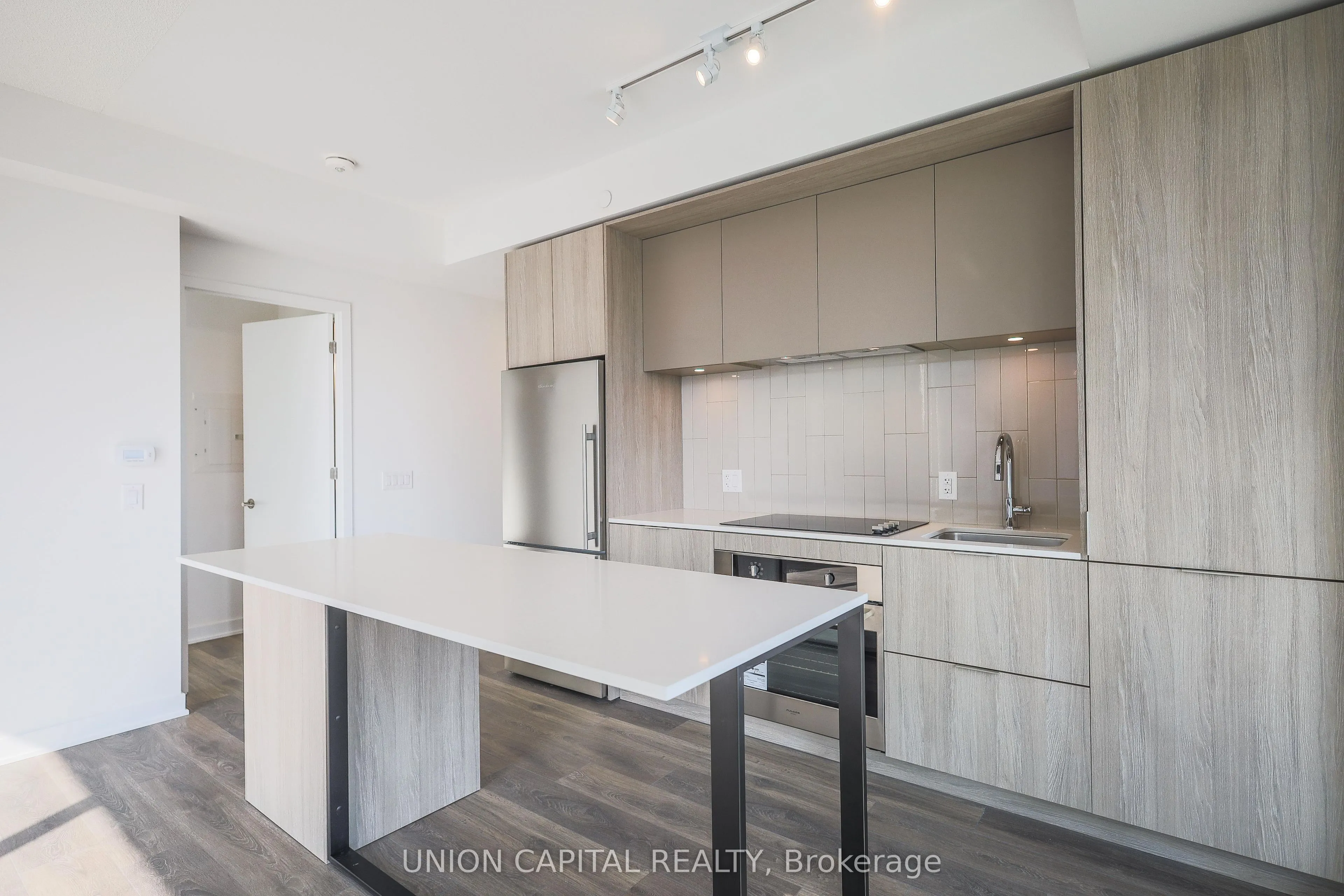 130 RIVER Street, #902