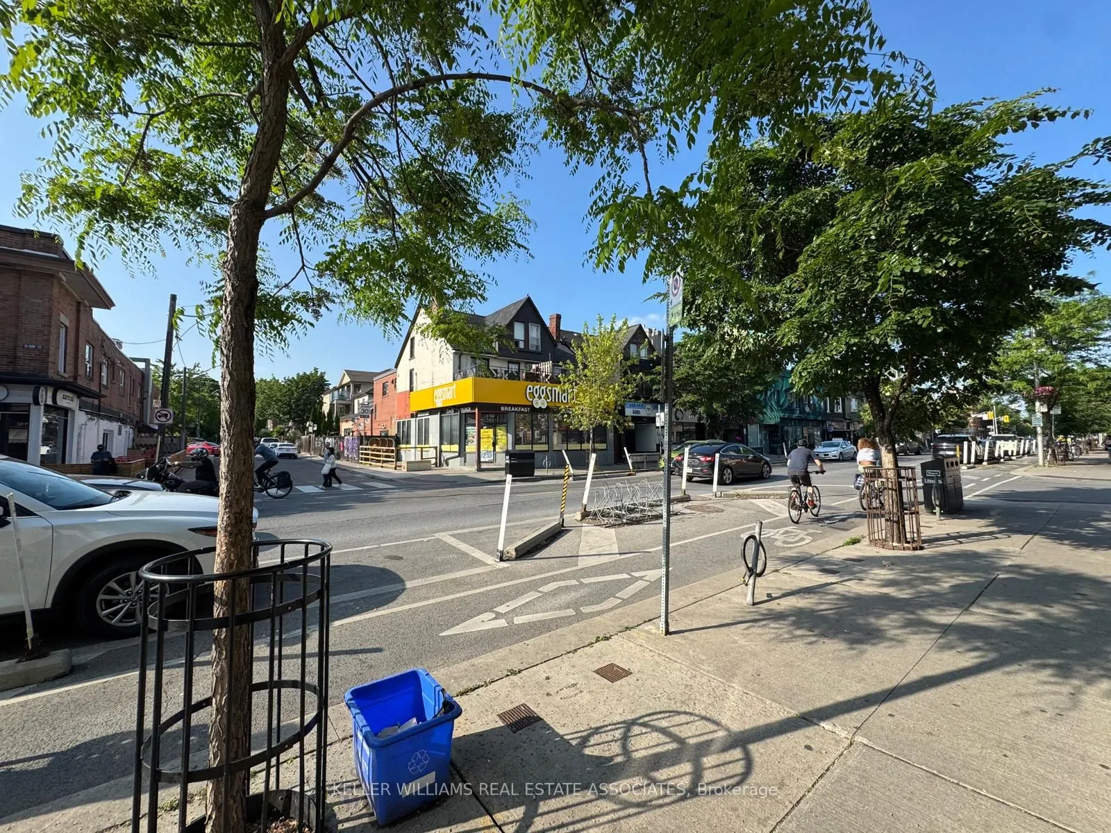 863 Bloor Street W