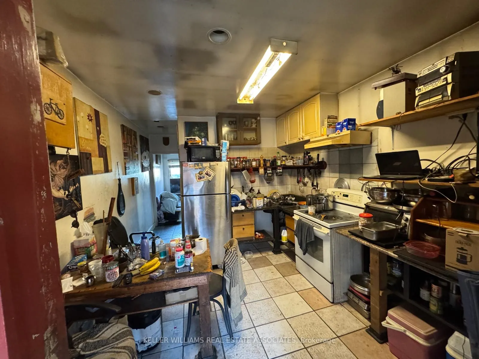 863 Bloor Street W