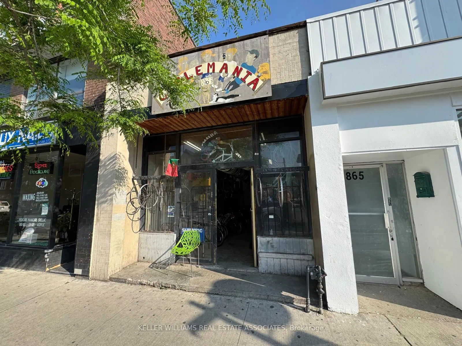 863 Bloor Street W