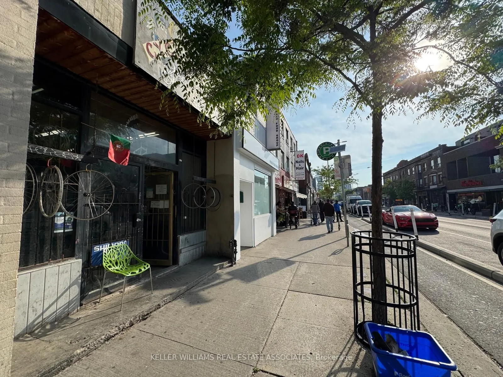 863 Bloor Street W