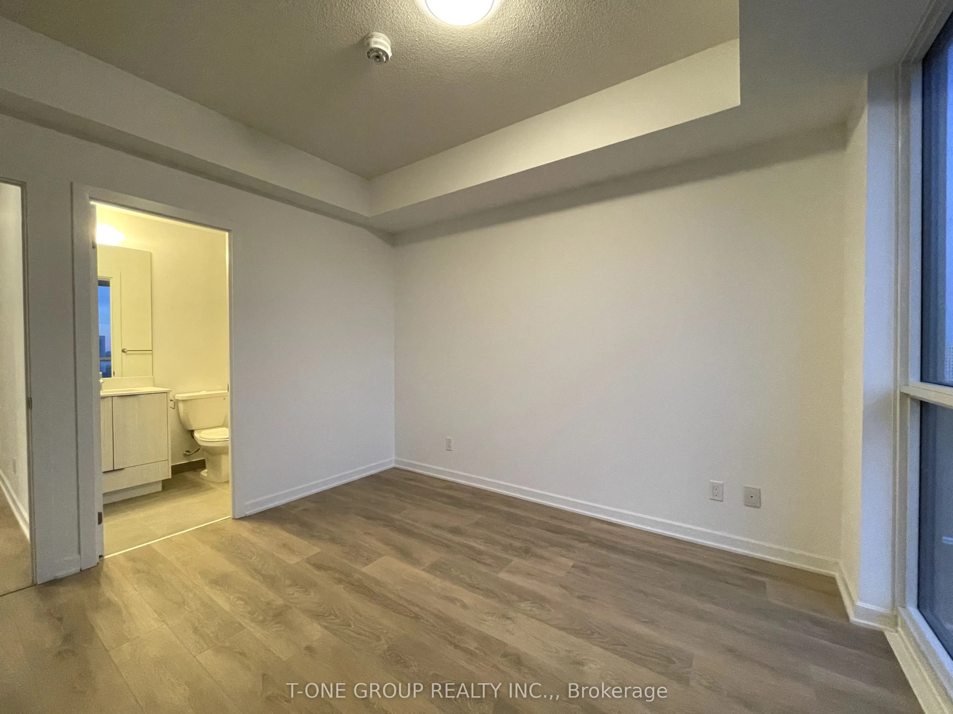38 Forest Manor Road, #1207