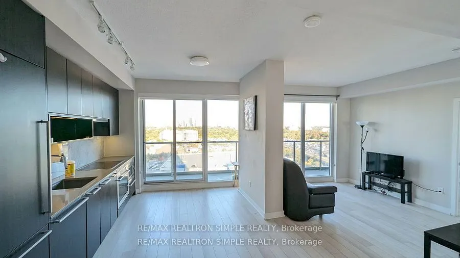 117 Mcmahon Drive, #1211