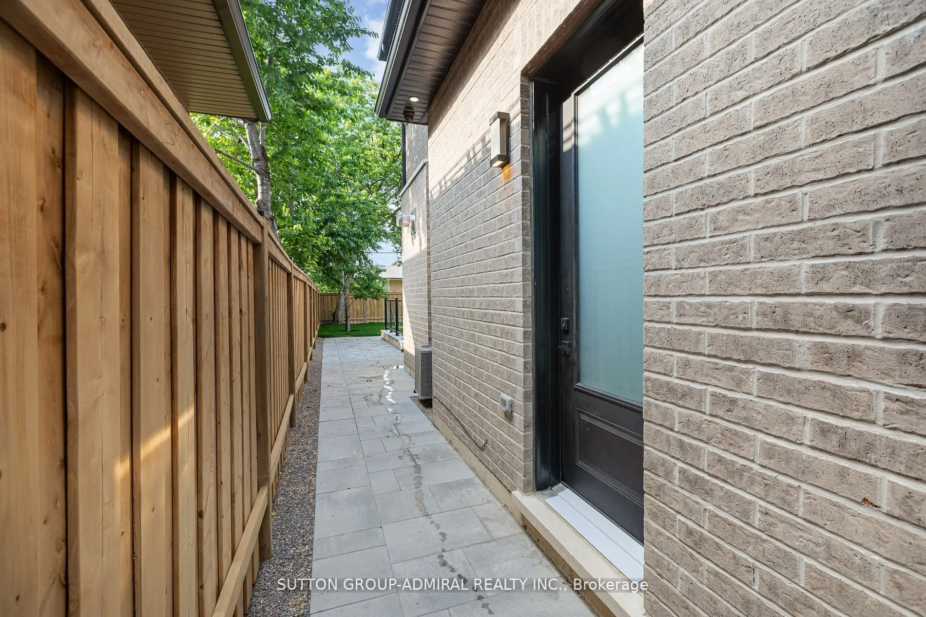 125 Regina Avenue