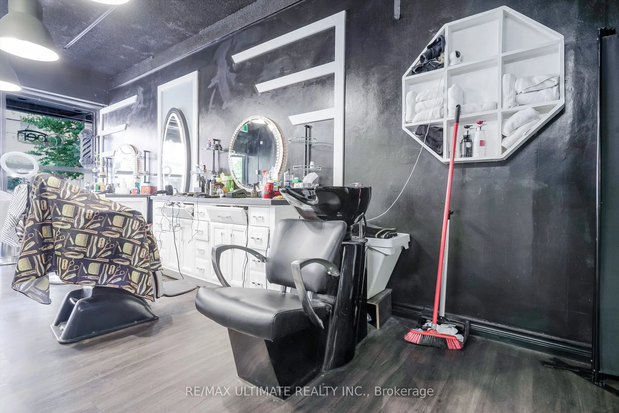 533 Bloor Street W