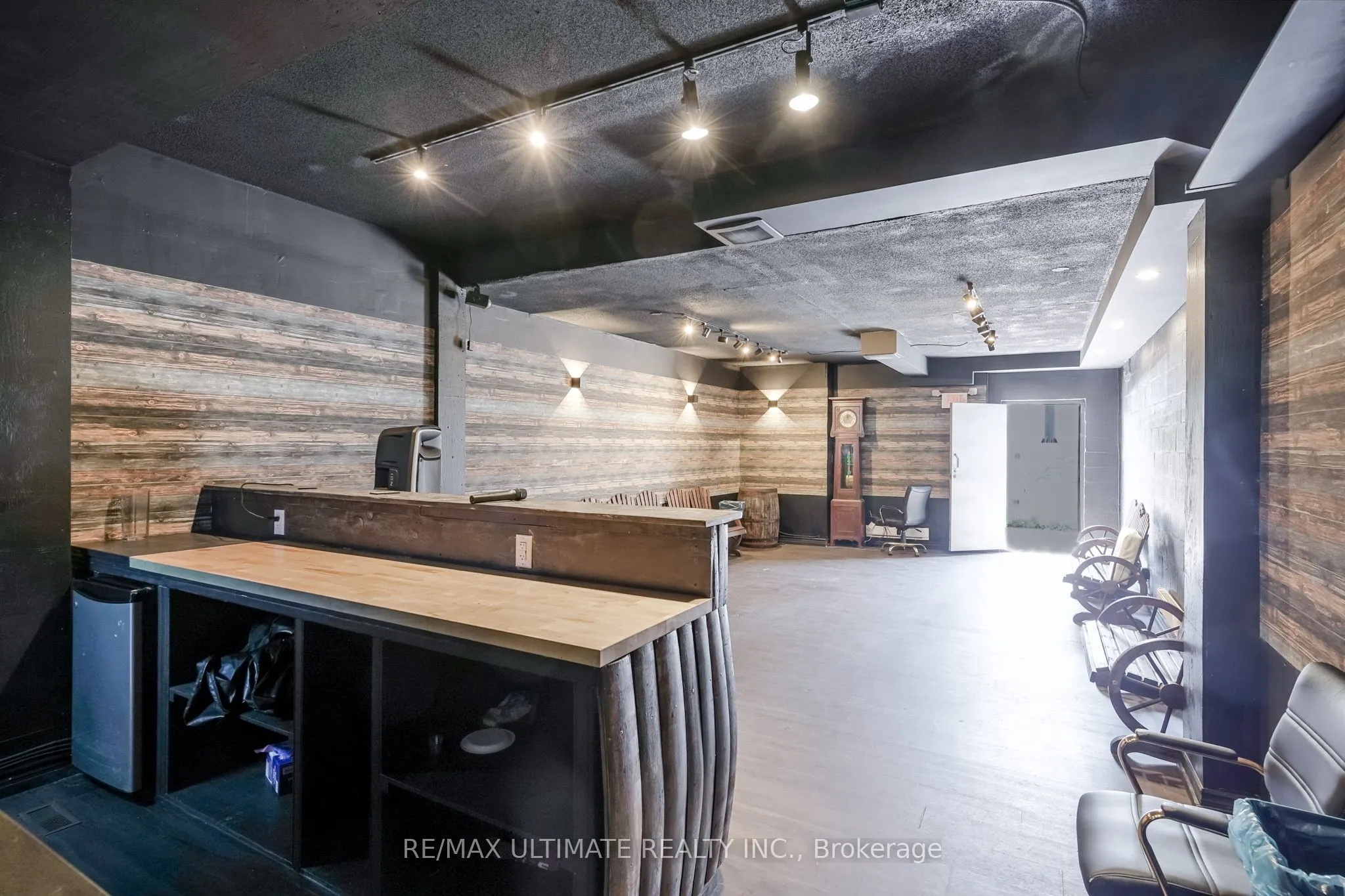 533 Bloor Street W