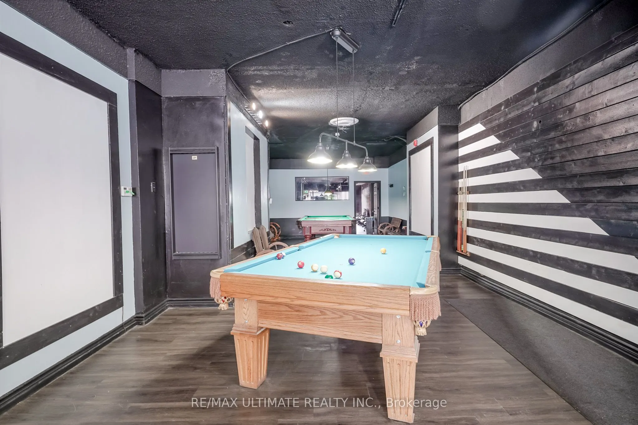 533 Bloor Street W