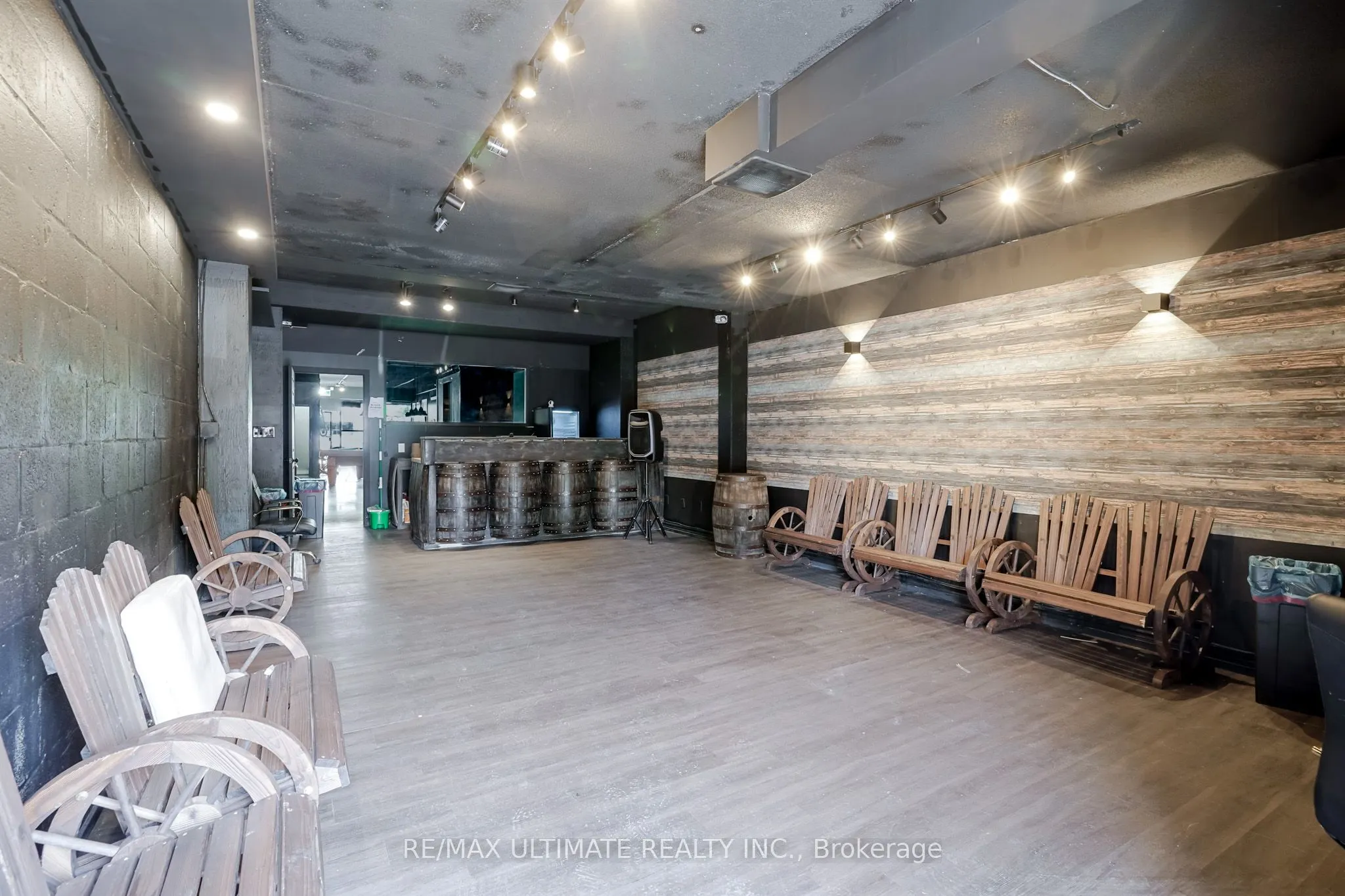 533 Bloor Street W