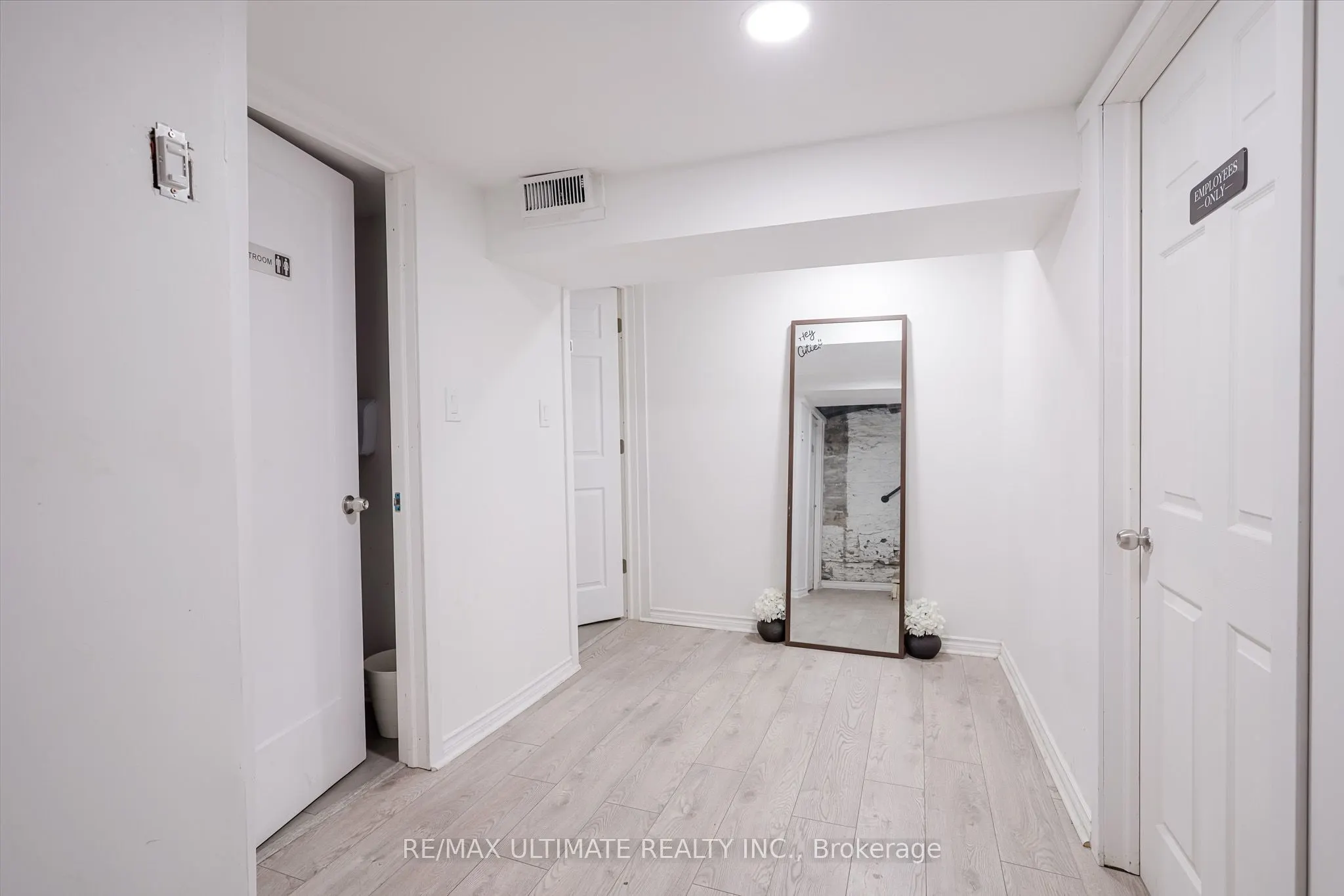 533 Bloor Street W