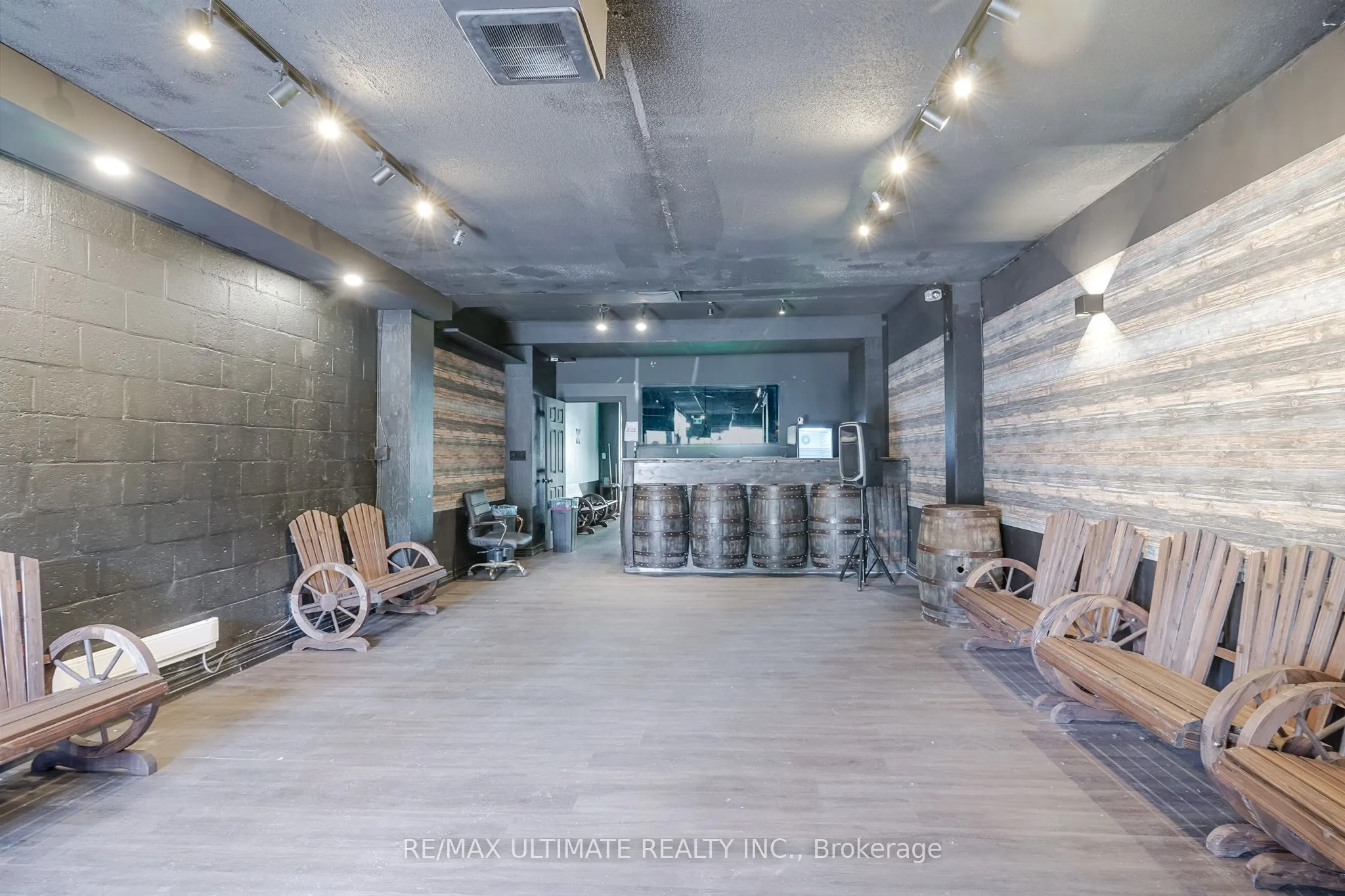 533 Bloor Street W