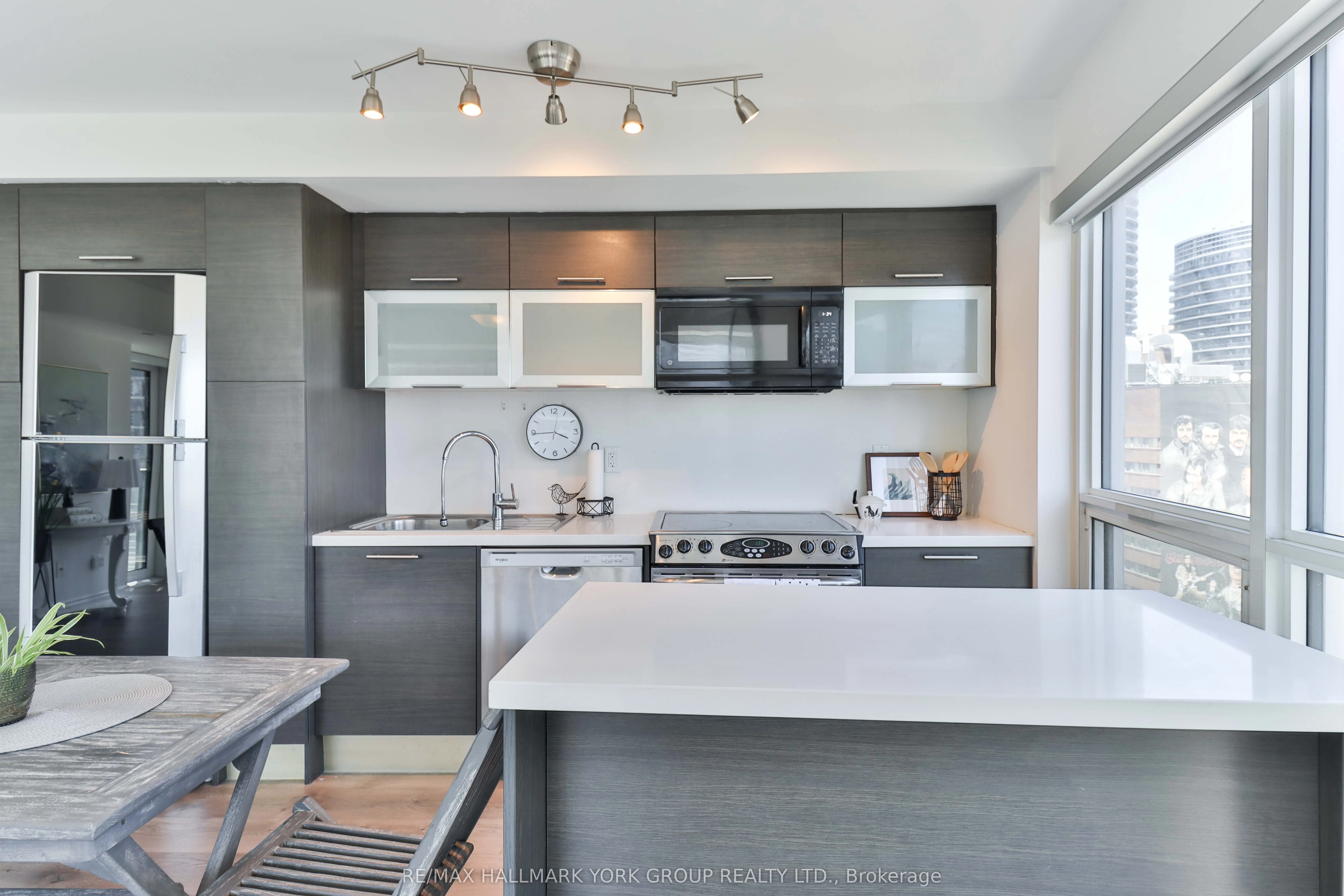 386 Yonge Street, #1607