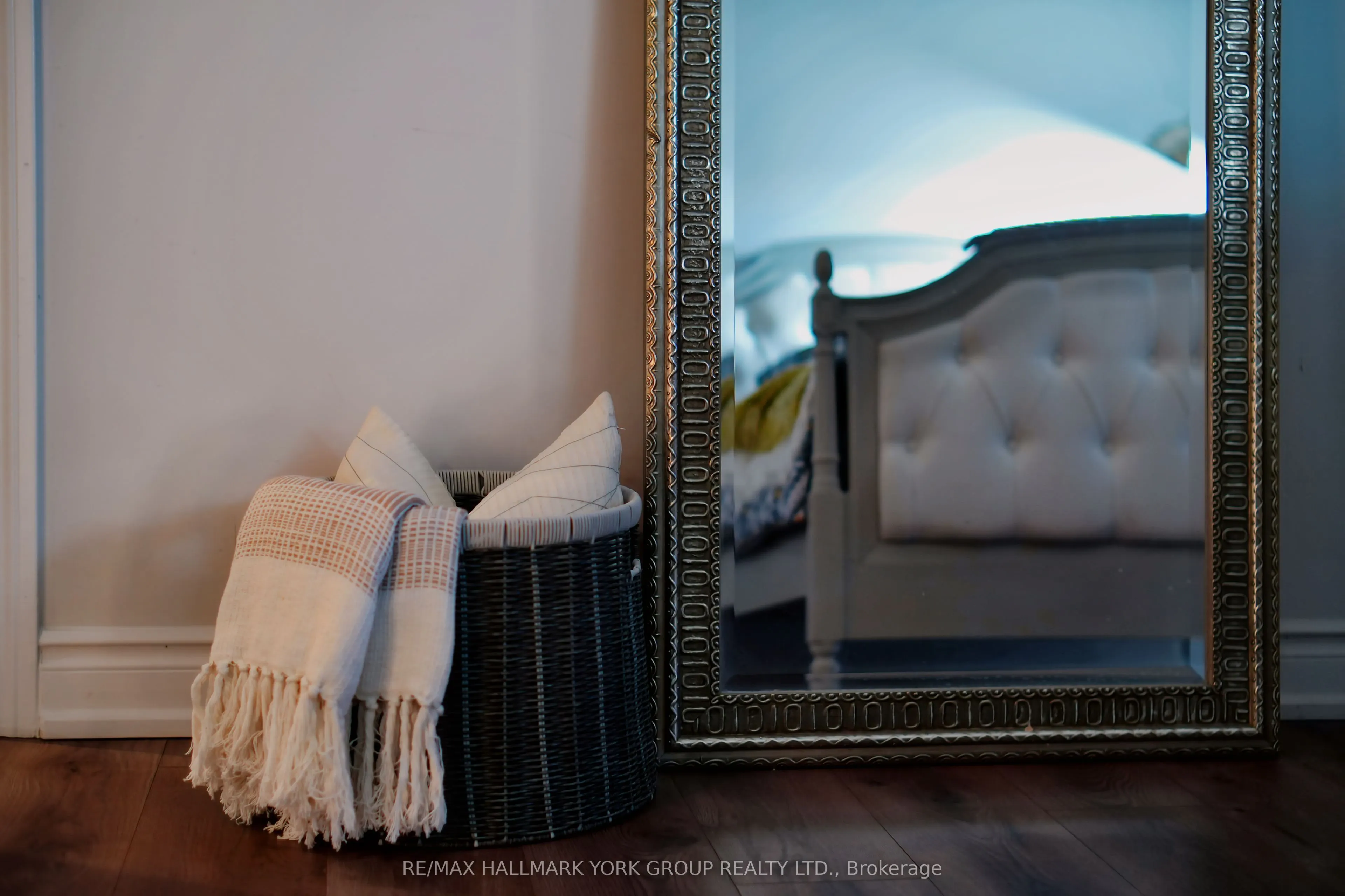 386 Yonge Street, #1607
