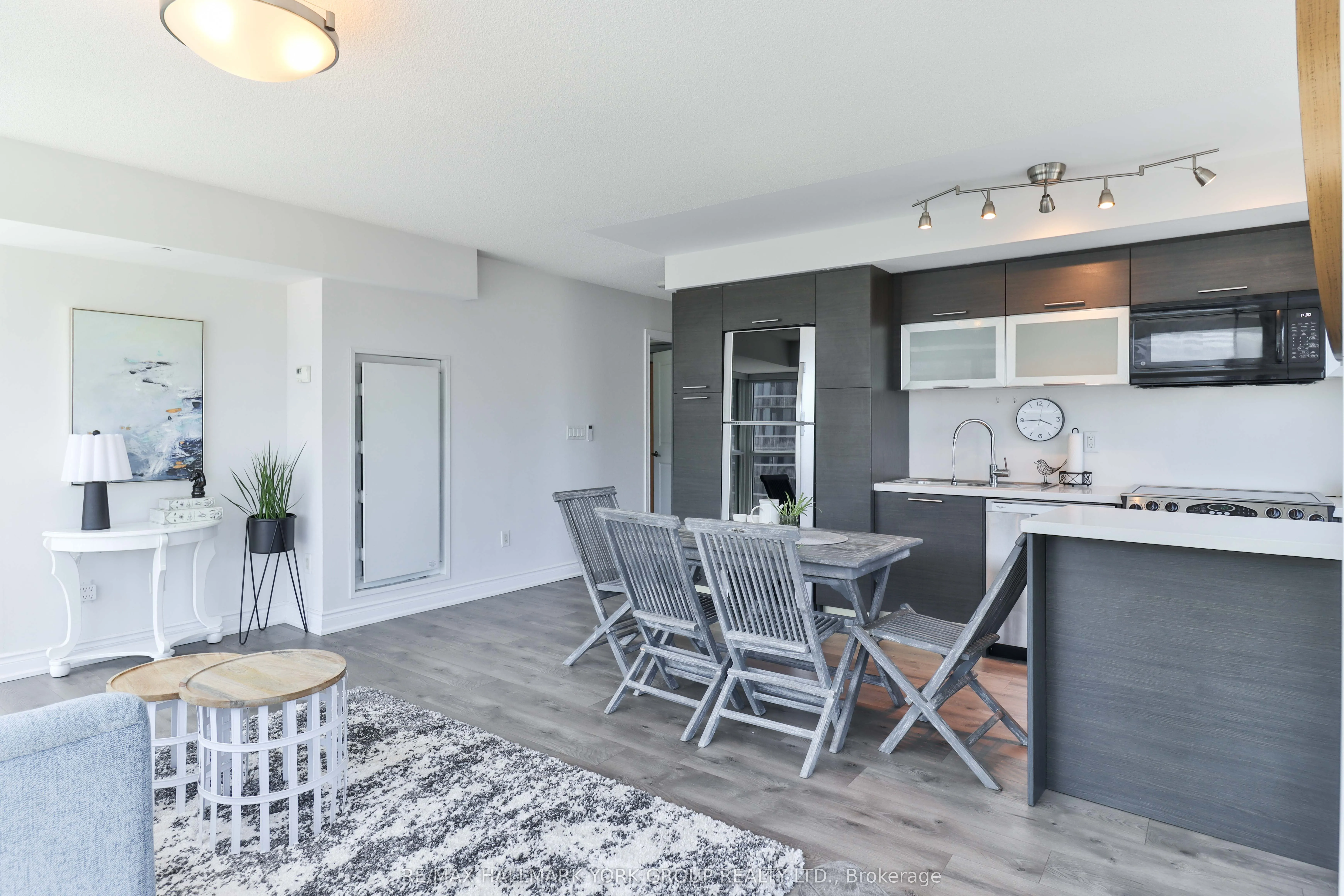 386 Yonge Street, #1607