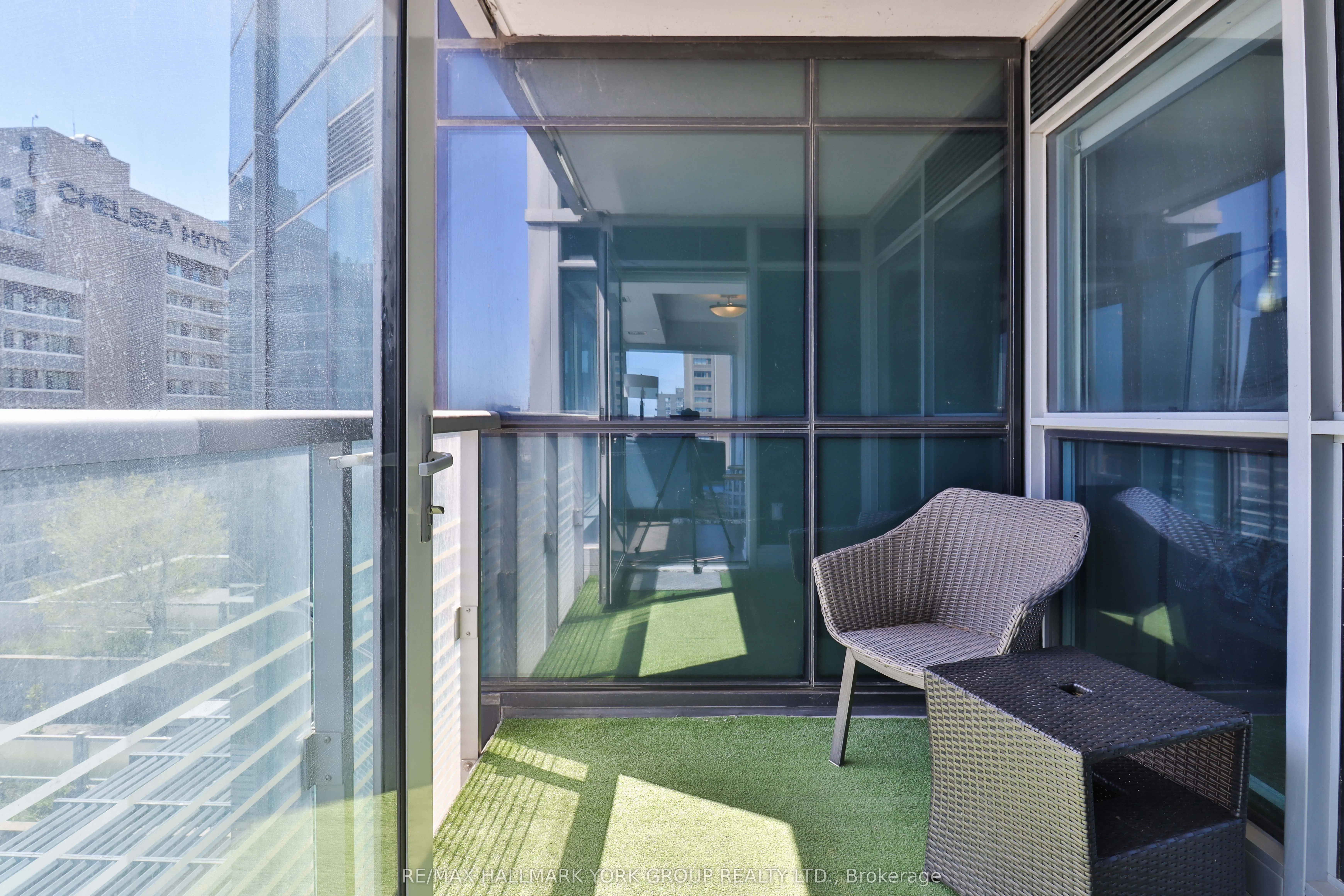 386 Yonge Street, #1607