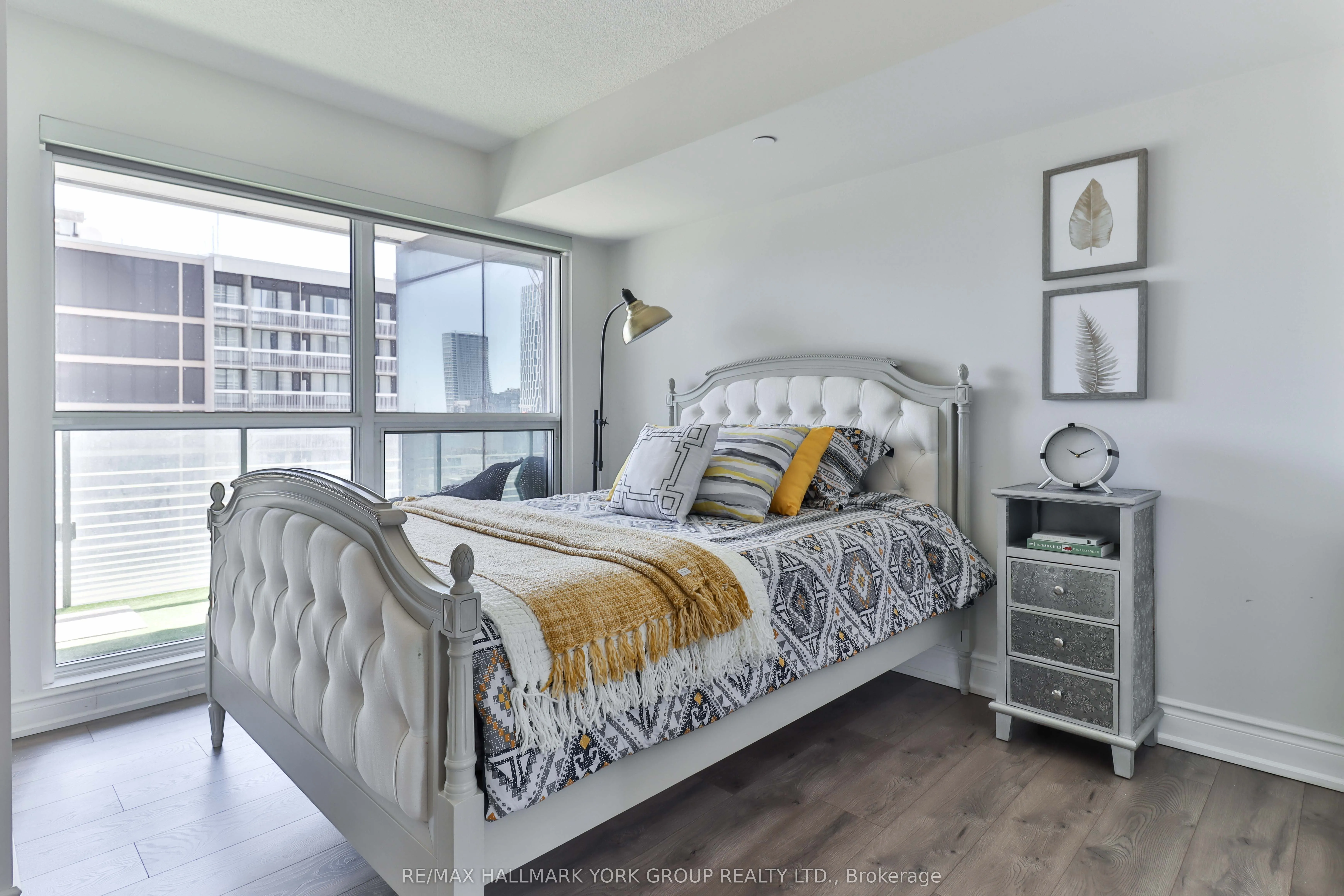 386 Yonge Street, #1607