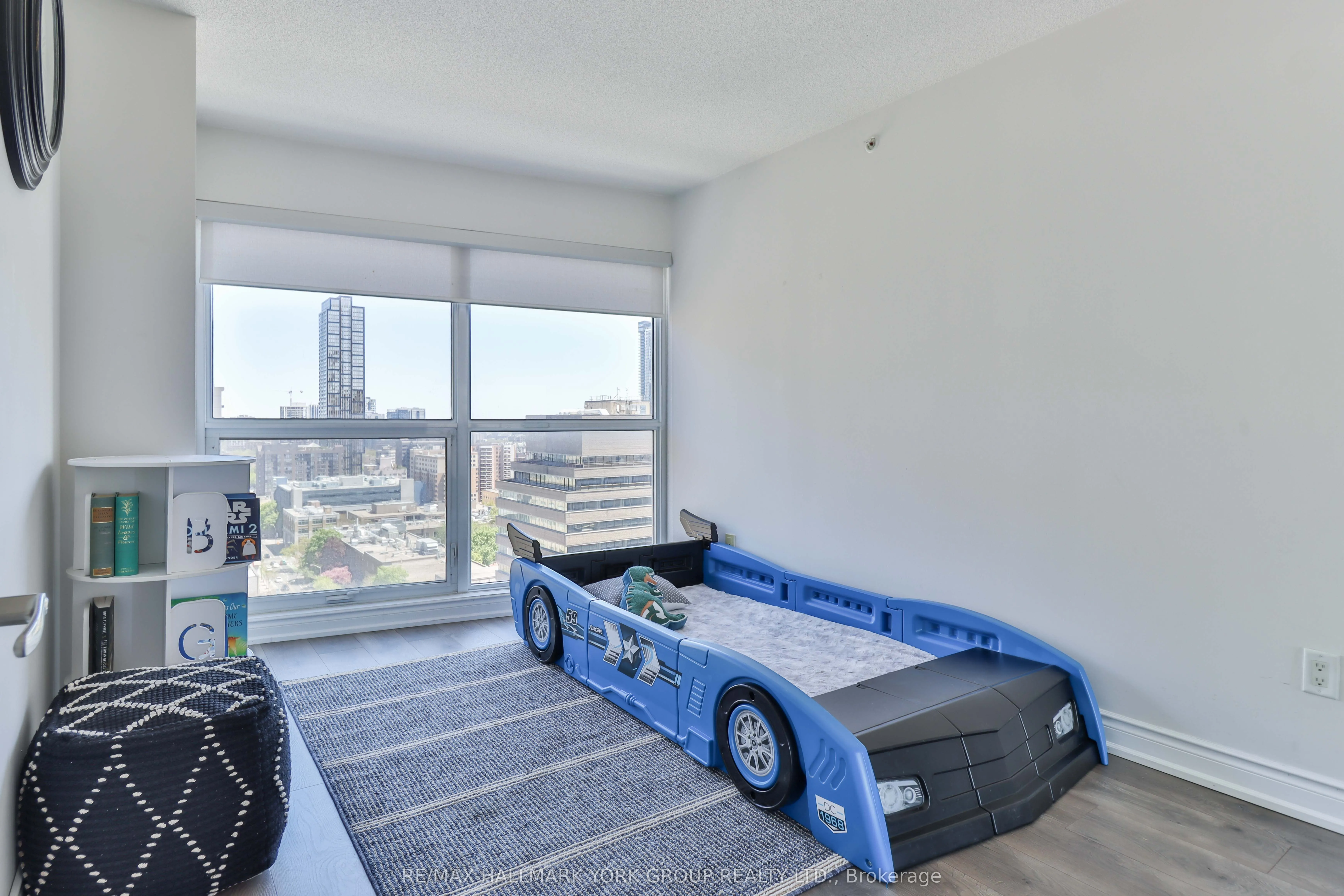 386 Yonge Street, #1607