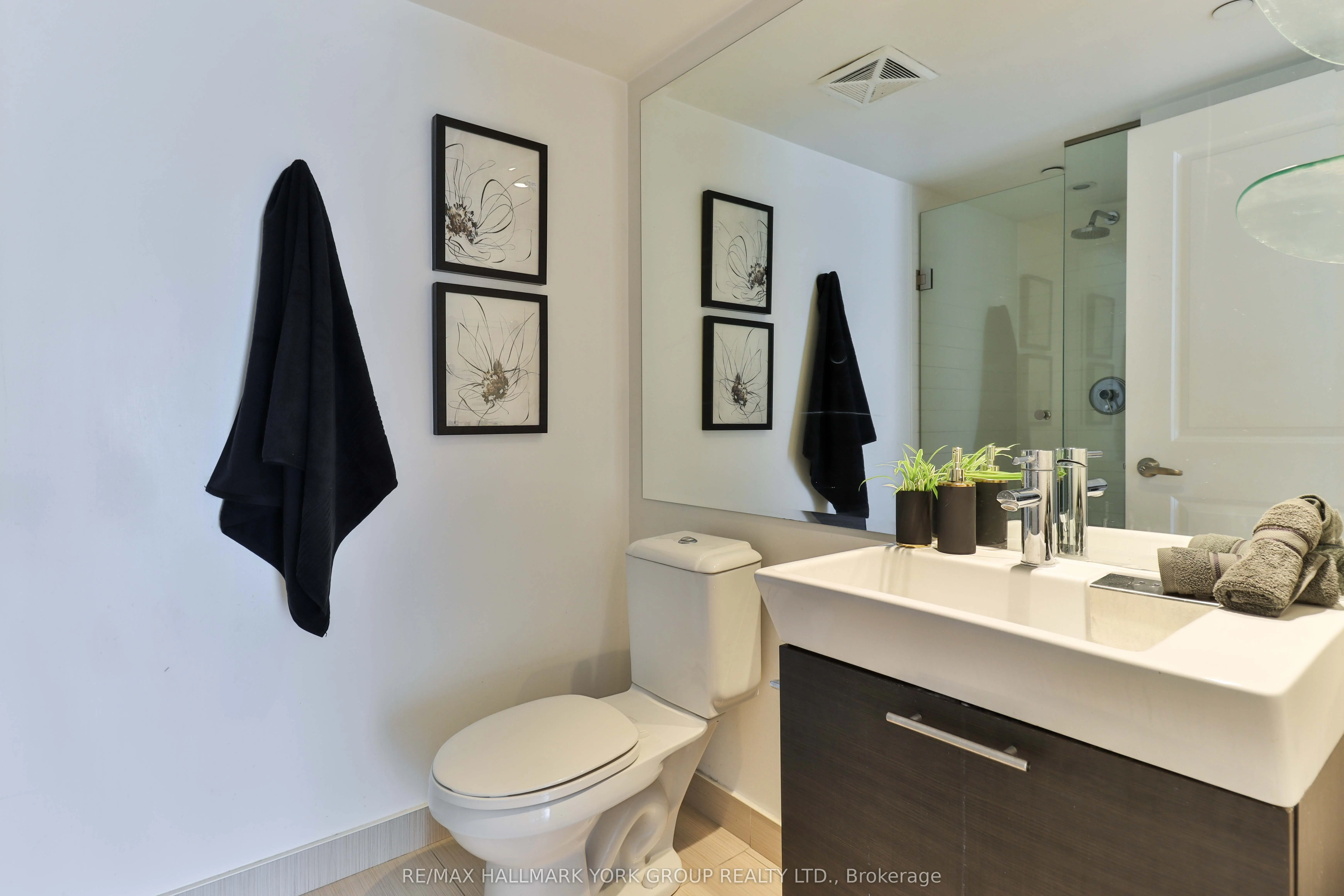 386 Yonge Street, #1607