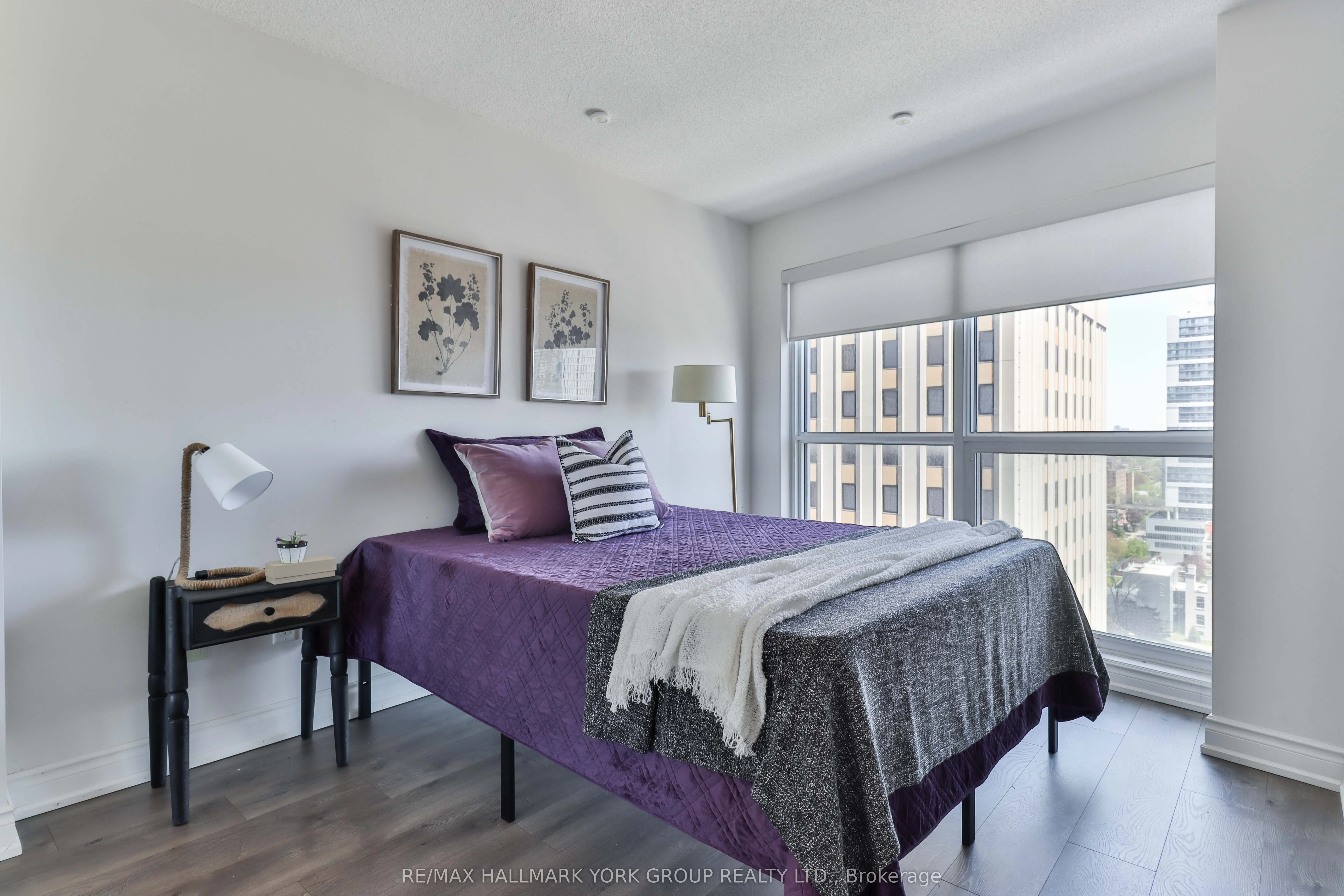 386 Yonge Street, #1607
