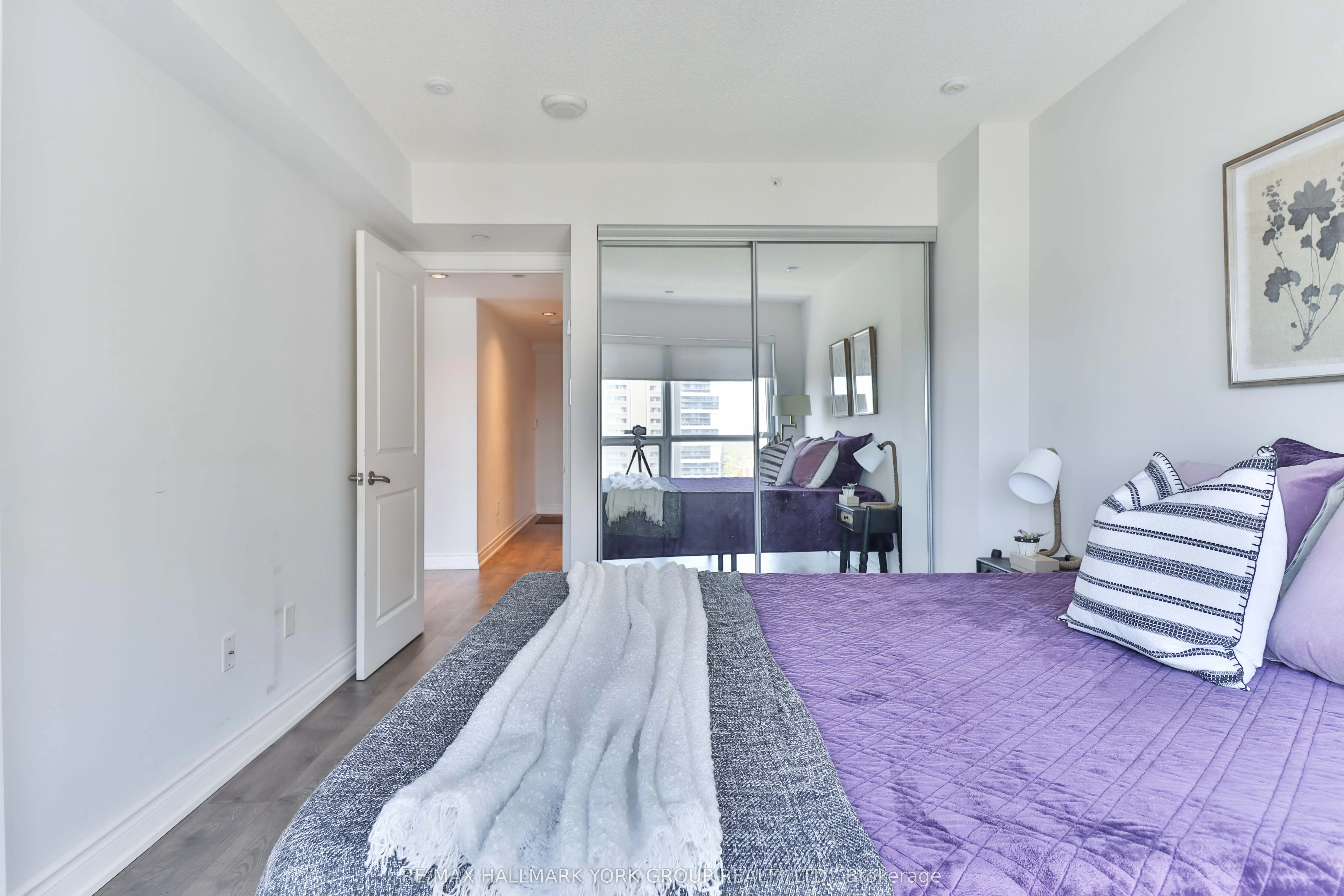 386 Yonge Street, #1607