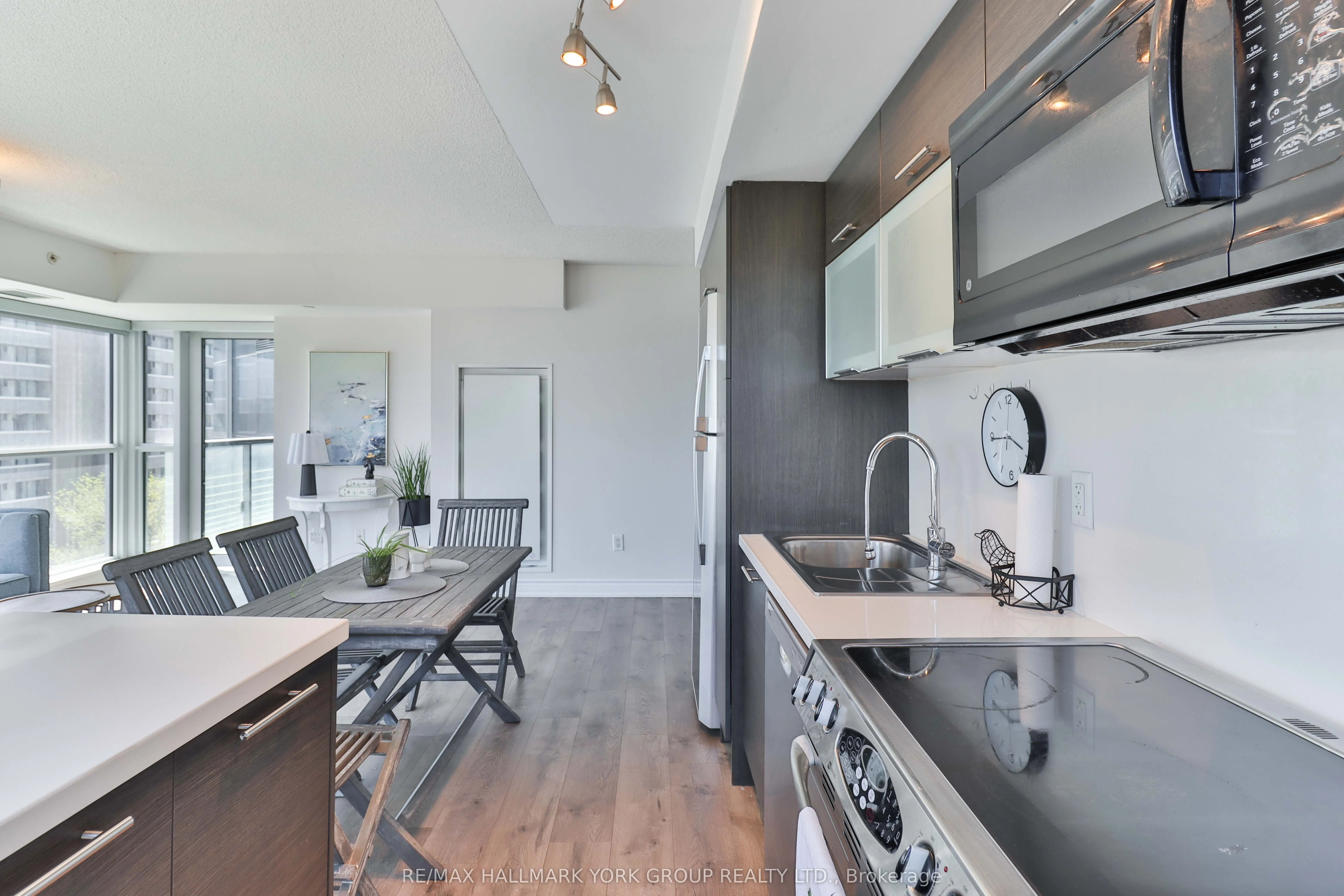 386 Yonge Street, #1607