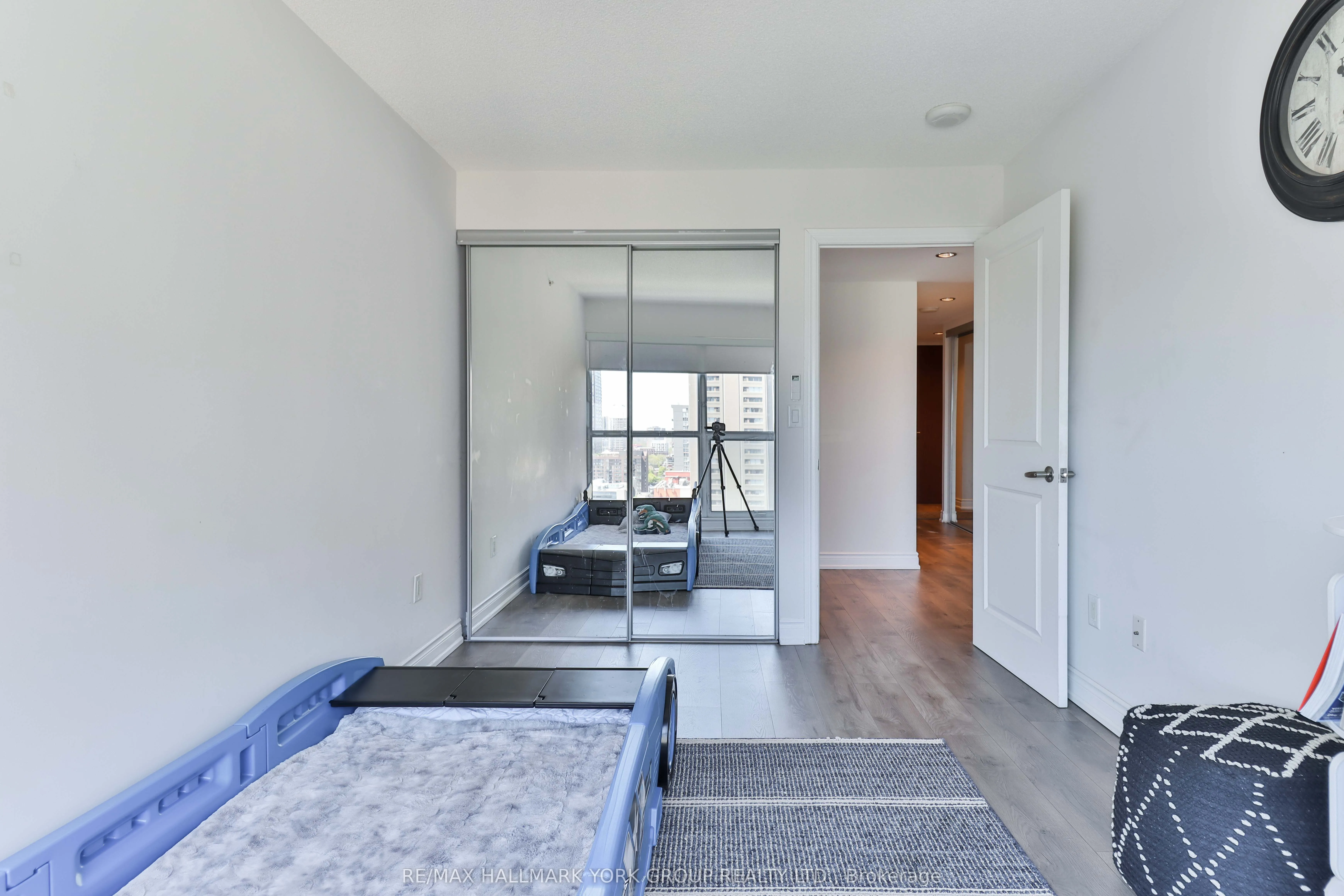 386 Yonge Street, #1607