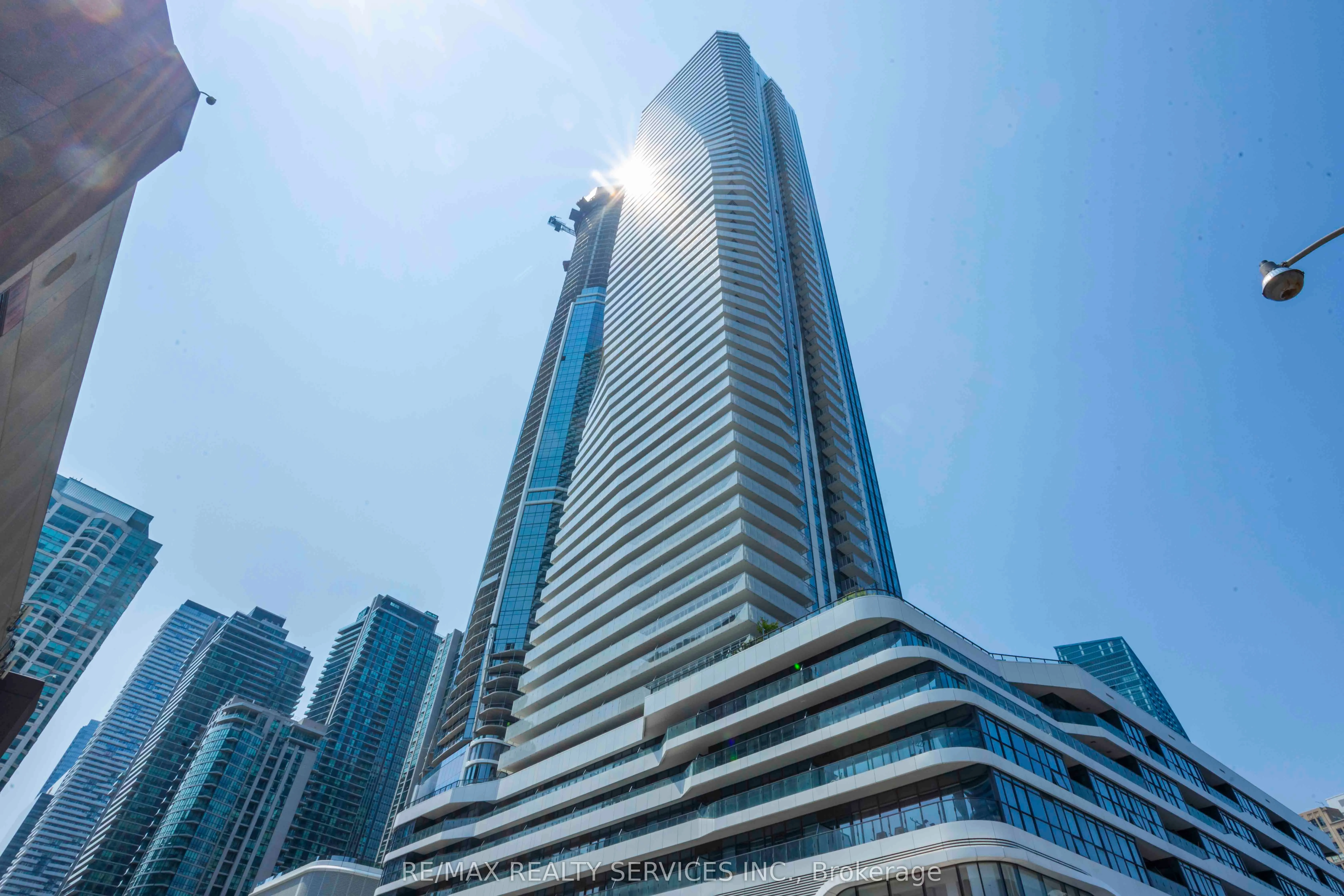 28 Freeland Street, #1806